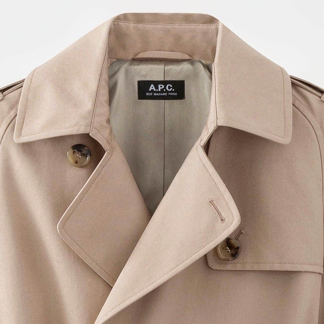 アーペーセーさんのインスタグラム写真 - (アーペーセーInstagram)「A.P.C. WOMEN CLASSICS: The Greta trench coat in waterproof Italian cotton. Available in stores and at apc.fr - #APC #Classics #Women」6月6日 22時14分 - apc_paris