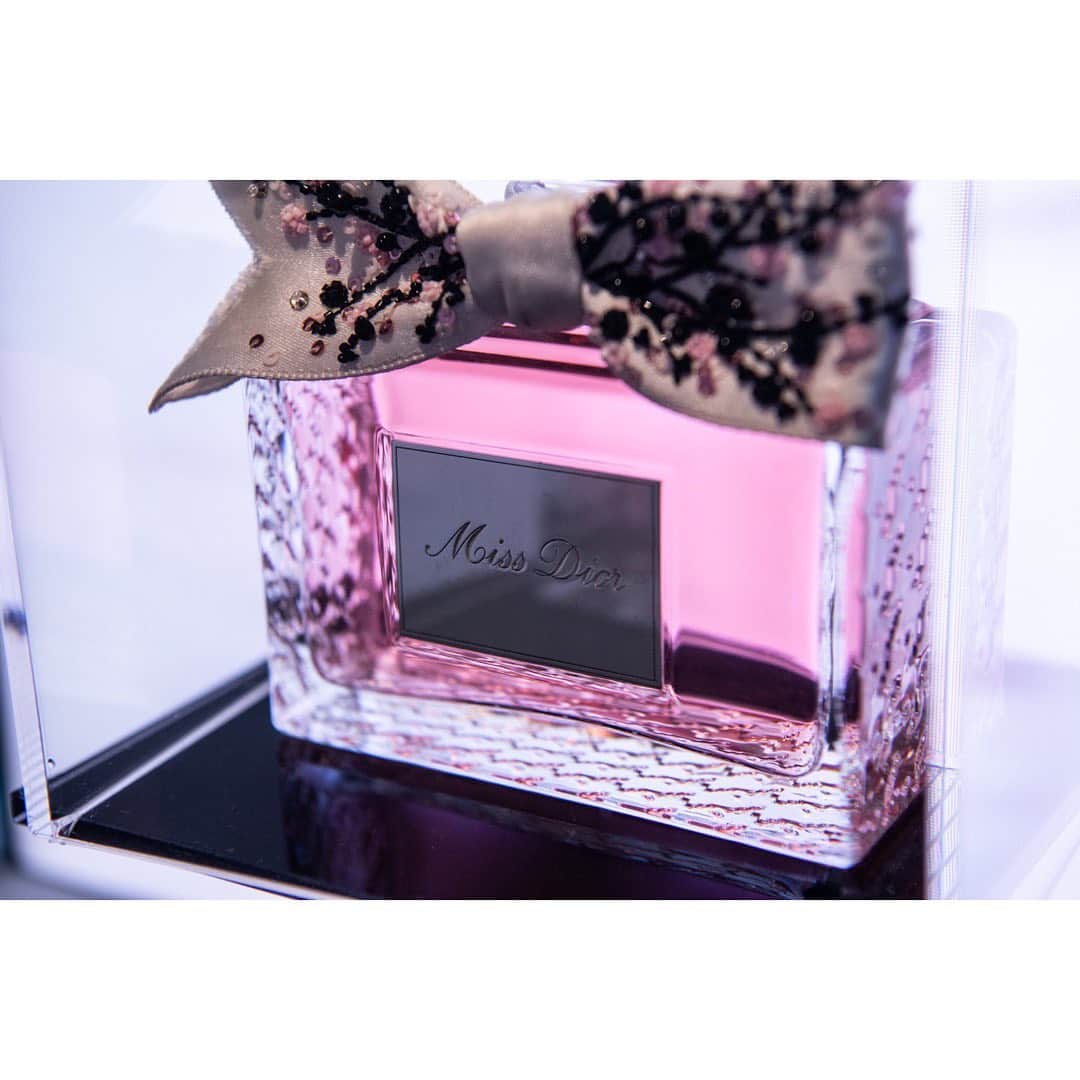 佐々木希さんのインスタグラム写真 - (佐々木希Instagram)「#MISSDIOR#ミスディオール#香水 フレッシュでフローラルな香り💐 素敵な空間でした。  #Dior」6月6日 22時11分 - nozomisasaki_official