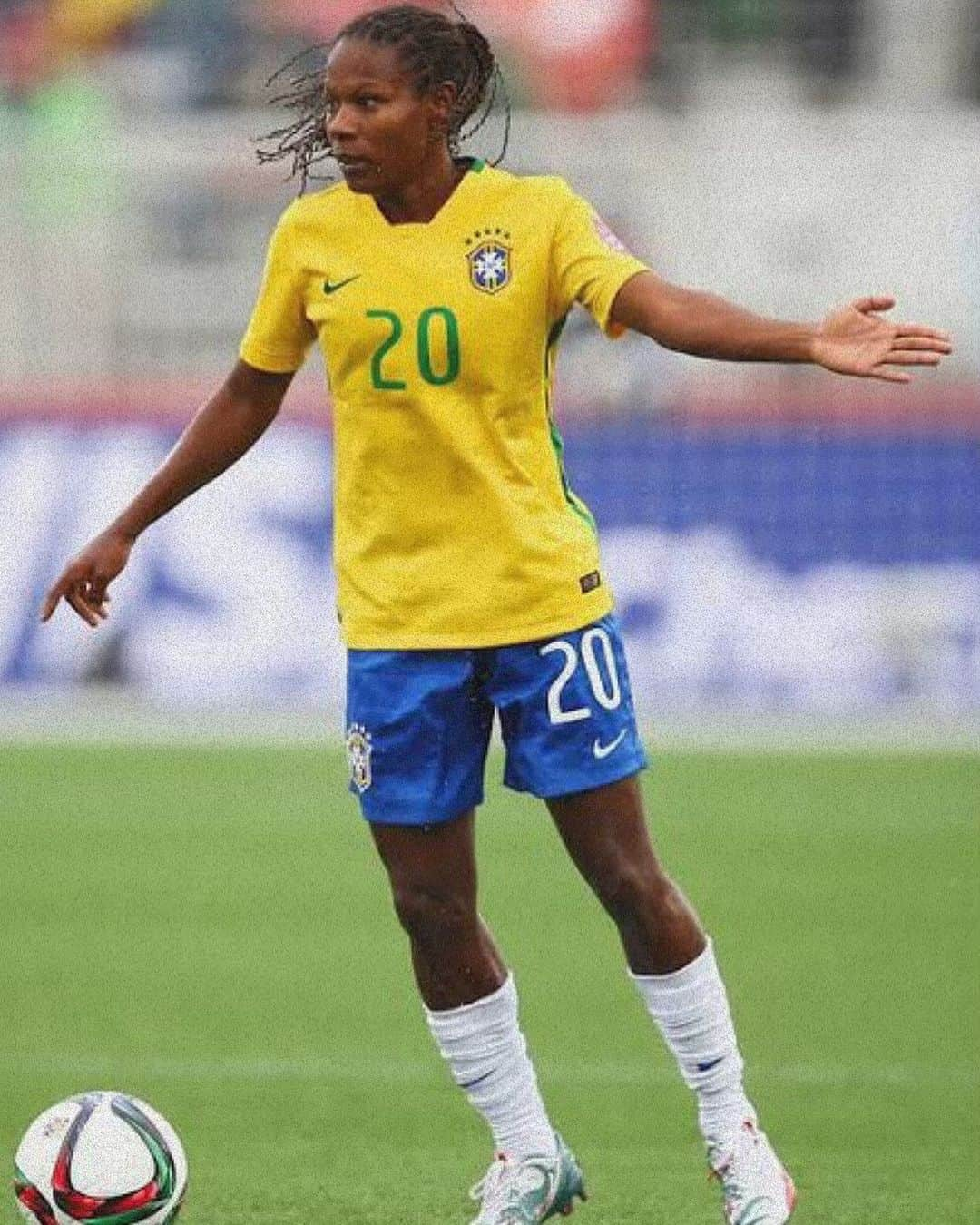 Bruno Gissoniさんのインスタグラム写真 - (Bruno GissoniInstagram)「Formiga ( 41 anos) vai se tornar a primeira jogadora, entre mulheres e homens, a participar de sete edições da Copa do Mundo, após convocação para o torneio feminino da França nesta quinta-feira. Orgulho das BRASILEIRAS.」6月6日 22時22分 - brunogissoni