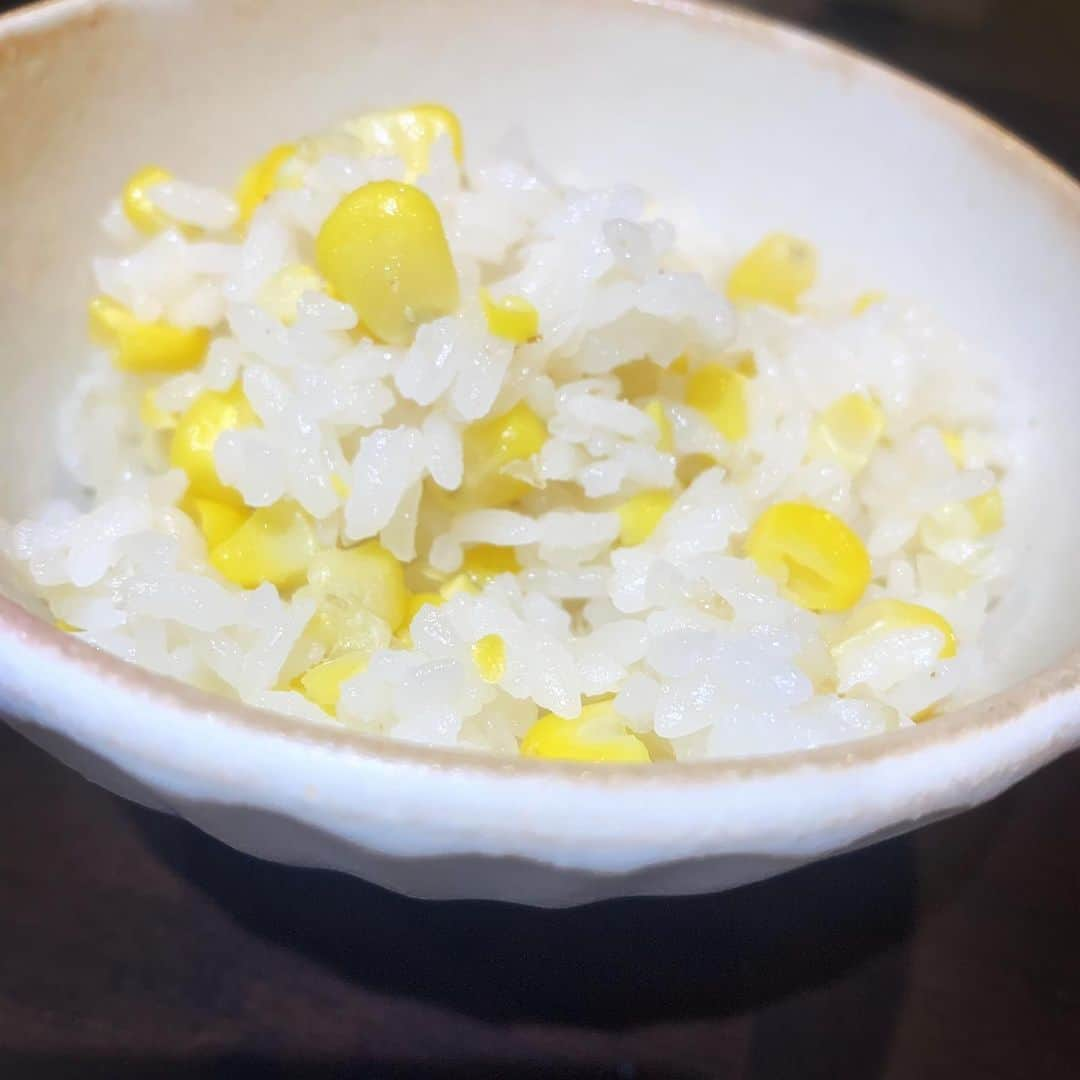 佐々木希さんのインスタグラム写真 - (佐々木希Instagram)「沢山のとうもろこし達が 我が家へ🌽 とうもろこしの炊き込みご飯と ブレンダーを使いとうもろこしのスープを。 甘くて幸せだ。夏だ。  炊飯器もブレンダーも#TIGER 🐯 毎度言うけど、お米が美味しく炊けるの、ほんと。 そしてブレンダーが、楽で楽で。  また宣伝っぽくなってしまった。。 誰かに頼まれたわけでもないです！ 本当に思っているんです👏  #希んちのごはん」6月6日 22時16分 - nozomisasaki_official