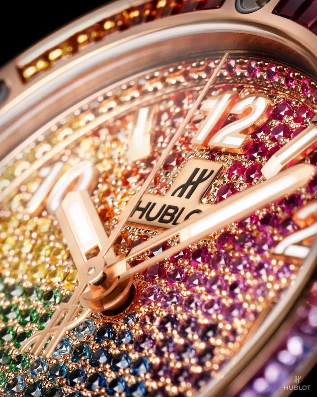 ウブロさんのインスタグラム写真 - (ウブロInstagram)「Simply stunning. Take a closer look at our Big Bang One Click King Gold Rainbow. #HublotRainbow」6月6日 22時25分 - hublot