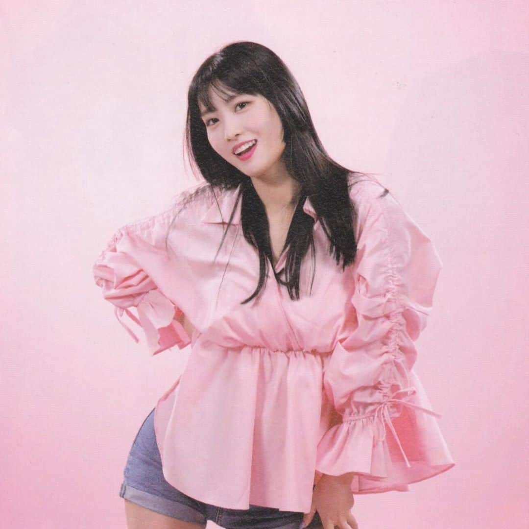 モモさんのインスタグラム写真 - (モモInstagram)「♡ [Scan] 190606 - TWICEZINE TWICELIGHTS Edition Version B -  #MOMO #트와이스 #모모 #平井もも #もも #TWICE © ztothek」6月6日 22時28分 - momojype