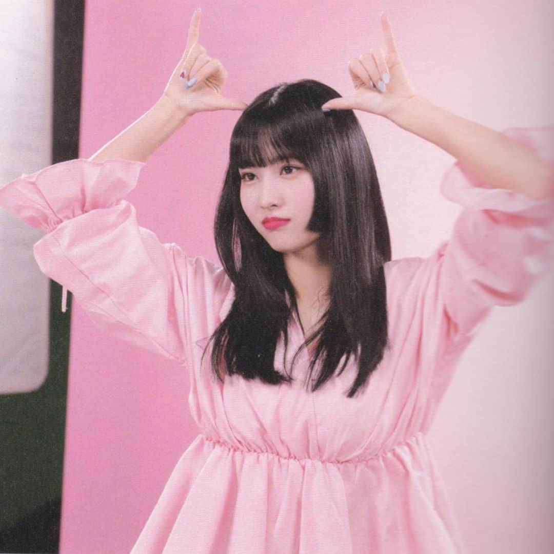 モモさんのインスタグラム写真 - (モモInstagram)「♡ [Scan] 190606 - TWICEZINE TWICELIGHTS Edition Version B -  #MOMO #트와이스 #모모 #平井もも #もも #TWICE © ztothek」6月6日 22時28分 - momojype