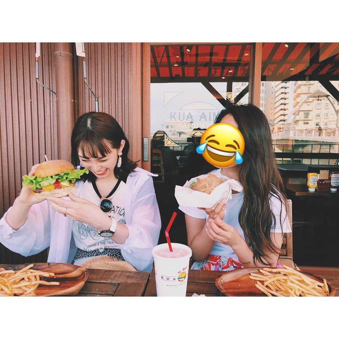 松井貴香さんのインスタグラム写真 - (松井貴香Instagram)「- - 大好きな人と 大好きな物を食べるって幸せやなぁぁぁぁ！！ - #0606 #休日 #親友 #幸せ #ハンバーガー #girls #bestfriend  #smile #happiness  #time #hamburger  #kuaaina  #favorite  #instagood  #like4likes  #followｍe」6月6日 22時29分 - kiko414_m