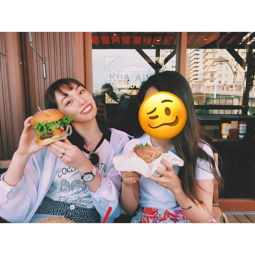 松井貴香さんのインスタグラム写真 - (松井貴香Instagram)「- - 大好きな人と 大好きな物を食べるって幸せやなぁぁぁぁ！！ - #0606 #休日 #親友 #幸せ #ハンバーガー #girls #bestfriend  #smile #happiness  #time #hamburger  #kuaaina  #favorite  #instagood  #like4likes  #followｍe」6月6日 22時29分 - kiko414_m