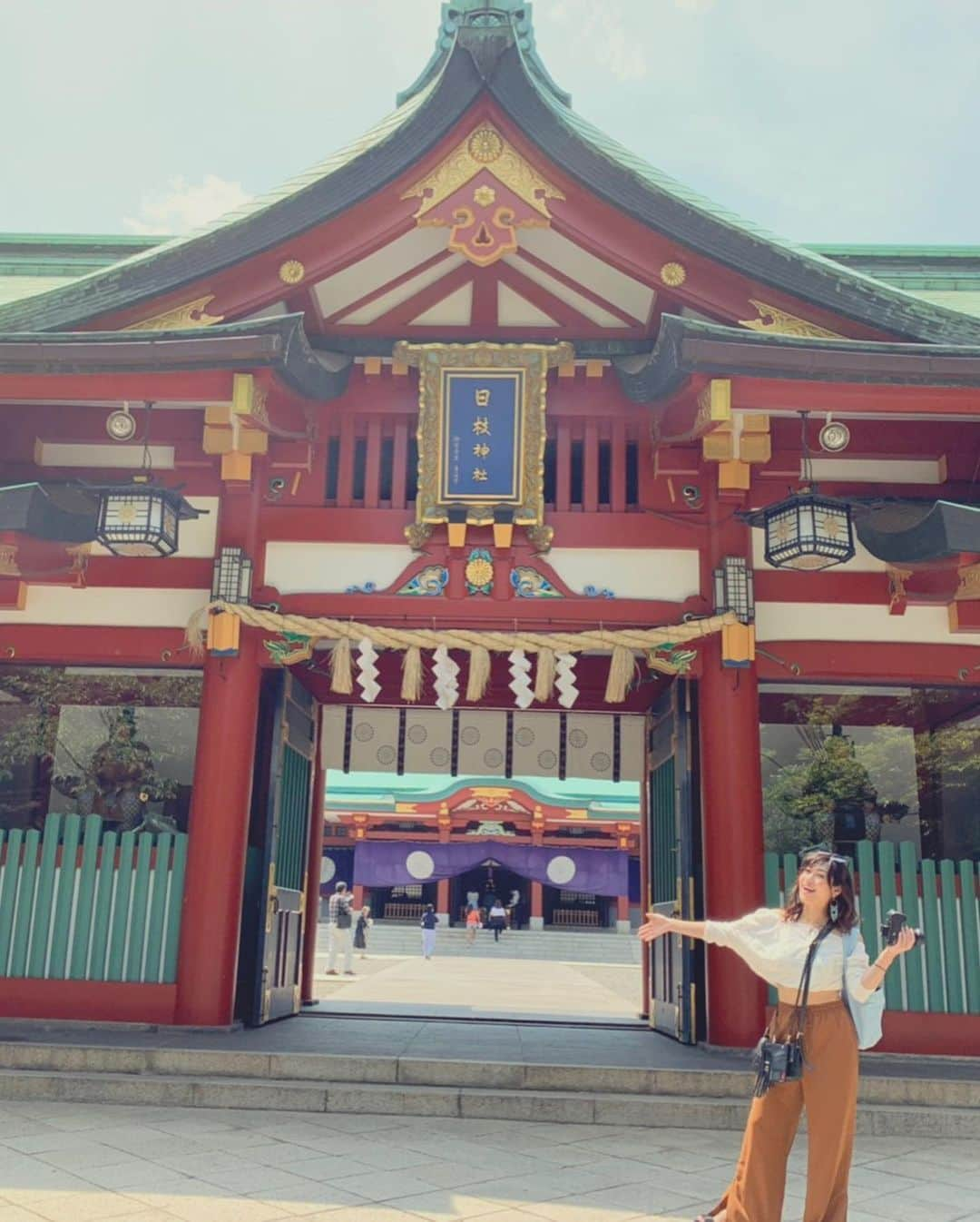 片桐舞子さんのインスタグラム写真 - (片桐舞子Instagram)「日枝神社の結び絵馬⛩ . お猿が可愛い🐵 しかも♡の形😍 . 願い事は？ 結婚できますように！！！だよ！！！w （その前にすてきな人と出会えますようにってことも、ちゃんと書いておいたからバッチリだと思う…） . #むちゃくちゃ晴天 #晴れ女パワー #出雲阿国 #片桐舞子 #たぶん2人とも晴れ女 #日枝神社 #縁結び」6月6日 22時34分 - mays_maiko