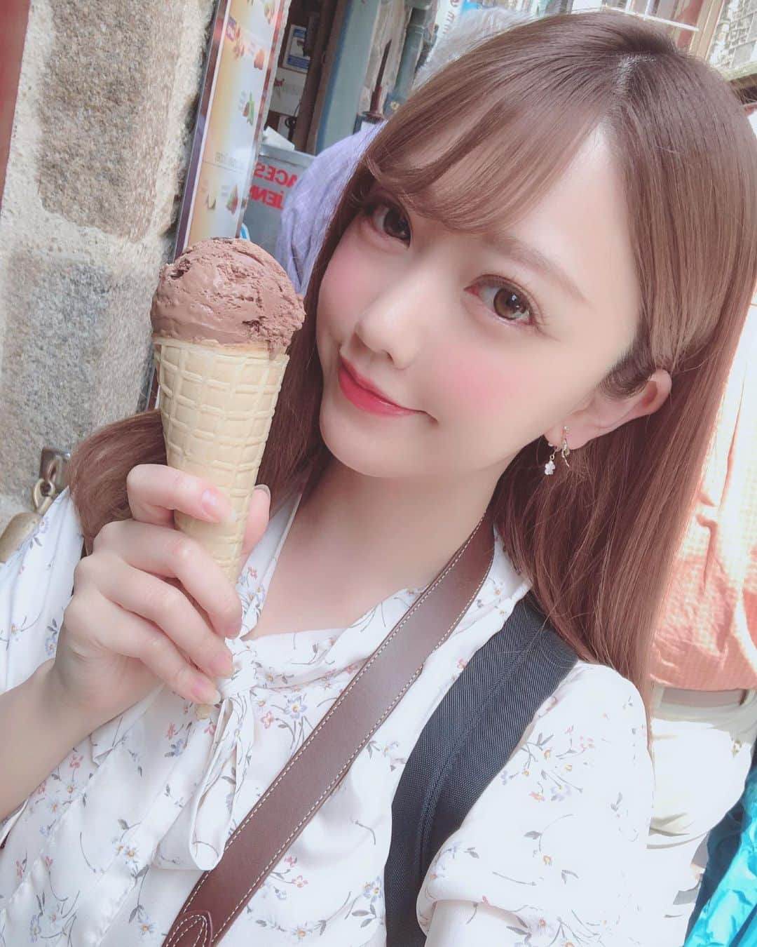 山村ゆりかさんのインスタグラム写真 - (山村ゆりかInstagram)「フランス2日目はモンサンミッシェルで泊まりました🌙 ライトアップ綺麗だったぁ☺️✨ . . . #france #montsaintmichel #travel #landscape #view #nightview #sightseeing #happy #beautiful #amazing #tagsforlikes #japanesegirl #idol #アイドル #自撮り #셀카」6月6日 22時36分 - rika_m_1221