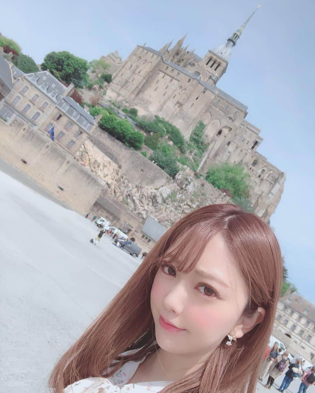 山村ゆりかさんのインスタグラム写真 - (山村ゆりかInstagram)「フランス2日目はモンサンミッシェルで泊まりました🌙 ライトアップ綺麗だったぁ☺️✨ . . . #france #montsaintmichel #travel #landscape #view #nightview #sightseeing #happy #beautiful #amazing #tagsforlikes #japanesegirl #idol #アイドル #自撮り #셀카」6月6日 22時36分 - rika_m_1221