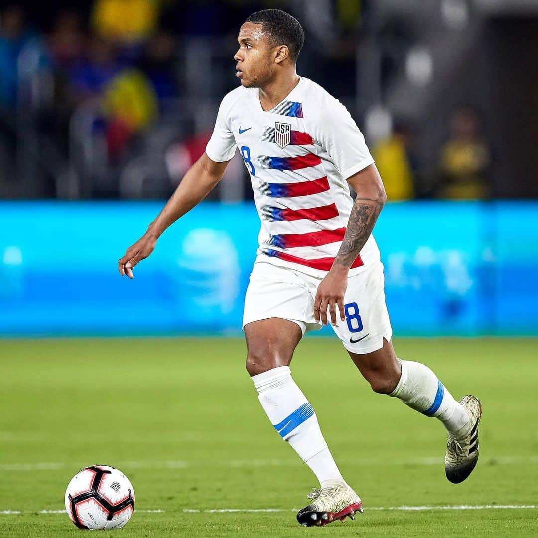 シャルケ04さんのインスタグラム写真 - (シャルケ04Instagram)「Congrats to @west.mckennie who has been called up to the @usmnt squad for the @goldcup! 🙌🏽🇺🇸 . . #Soccer #Football #Schalke #S04 #USMNT #USA #Knappen #🔵⚪️」6月6日 22時37分 - s04