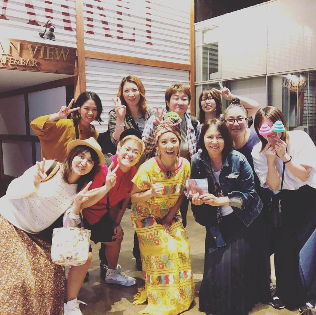 桜花由美さんのインスタグラム写真 - (桜花由美Instagram)「うちのリングアナのKiriさんのライブにみんなで行ってきたー！  カヨちゃんや渋谷もいたよー！  Kiriさんはやっぱり歌が上手い！  最後にありがとうを歌ってくれてめちゃくちゃ嬉しかった♪  Kiriさんの曲はwave大会でよく流れてます！  聴いてね♪ ‪#wavepro ‬ ‪#女子プロレスラー ‬ ‪#プロレス ‬ ‪#プロレスラー ‬ ‪#女子プロレス‬ ‪#prowrestling‬ ‪#プロレスリングwave‬ ‪#株式会社zabun #波ヲタ #kiri  #キリハレバレ  #ライブ  #ありがとう」6月6日 22時38分 - ohkayumi