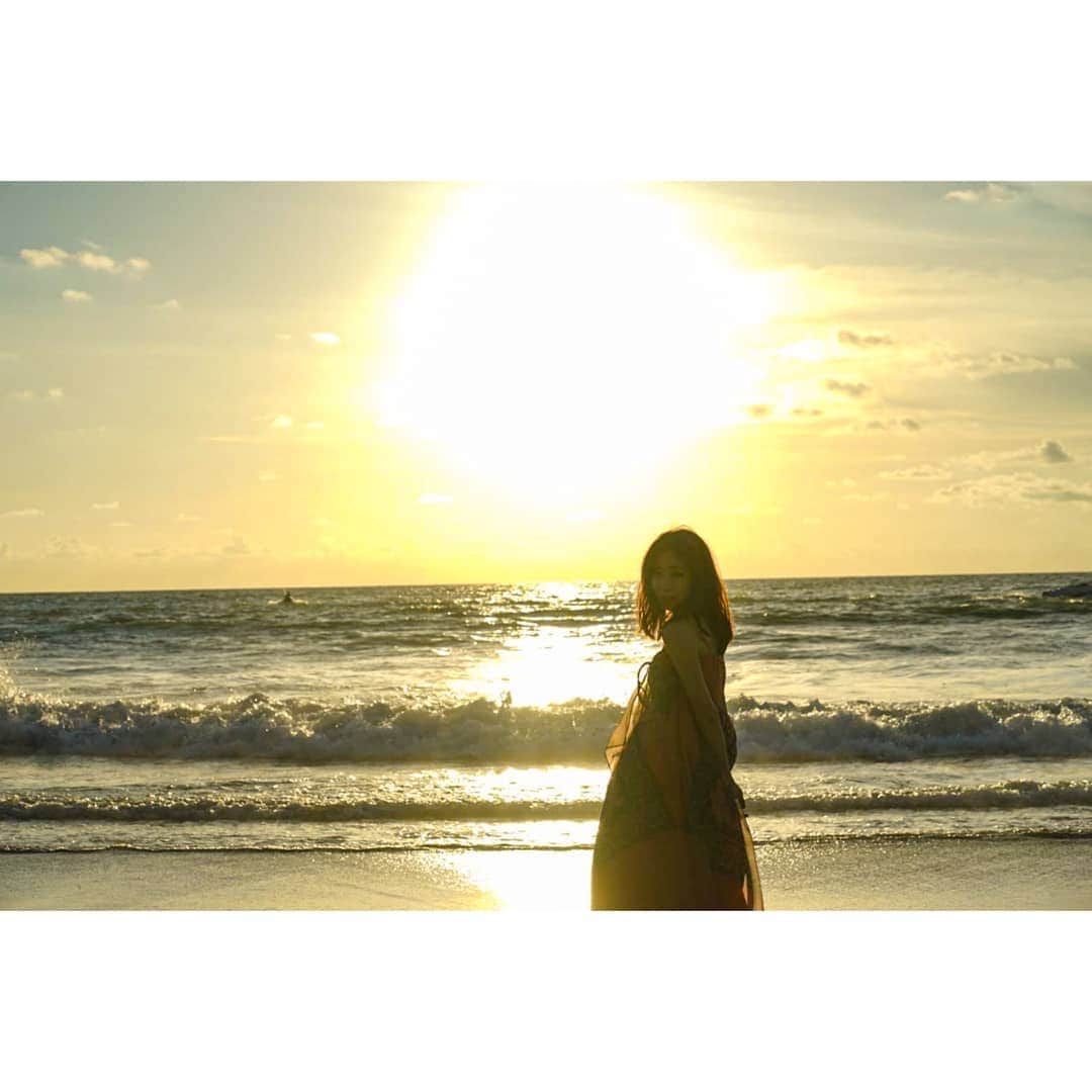峯岸伽奈のインスタグラム：「. . .  #throwback  a month ago in Phuket...🌅 📷@takechi_08  #sunset #beach  #holiday  #夕日 #夕陽 #プーケット  #カメラ女子」