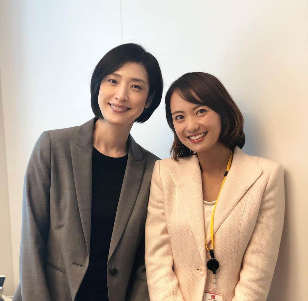 鉢嶺杏奈さんのインスタグラム写真 - (鉢嶺杏奈Instagram)「緊急取調室 見てくださった皆様。 ありがとうございました😊 毎週楽しみにしていたキントリに。。。 自分が画面の中にいることに感動でした（ ; ; ） また、もっと頑張ろう。 頑張りたいと強く心に思いました。  新感線 修羅天魔 以来だった天海さん。 あった時も、覚えててくださり明るく杏奈ちゃん！と声をかけてくれて 現場で私が滑舌で苦労してると、アドバイスをくれたり、 あれだけしか台詞無いのに、NGを出してしまっても 和ませてくれたり（ ; ; ） ほんと、、、嬉しかったです（ ; ; ）  舞台後、いつかいつか天海さんと共演したい。 と心に秘めていた事がこうして現実になるなんて。。。。 思いは叶うんだと感じました。 またこれを機に、またご一緒できるように精進したいと背中押してもらいました。 パワーをありがとうございました（ ; ; ）  そして、三宅さん、橋本さん。 新感線でご一緒した以来の共演でした。クランクインの日。 4時間の空き時間.一緒にいろんな話をしてくださり、緊張をほぐしてもらいました（ ; ; ） 本当にありがとうございました（ ; ; ）  現場のスタッフさん、監督。 ヤバいバル見てるよ！と 嬉しい言葉もありがとうございました😊 現場が大好きな私にとって 皆さんとの時間は刺激的でした！ ありがとうございました（ ; ; ）❤️ 来週の、最終回の放送も楽しみにしてます！  あー❤️ 芝居って、やっぱり 楽しい❤️ こちらもぜひ❤️ https://www.instagram.com/p/ByZw4-OgHgl/?igshid=1vq4xcton5pfk」6月6日 22時44分 - hachimine_anna