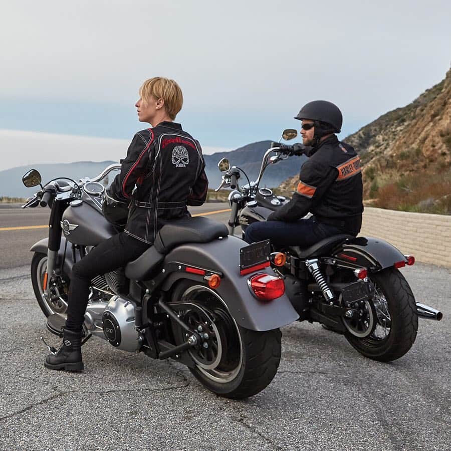 Harley-Davidsonさんのインスタグラム写真 - (Harley-DavidsonInstagram)「Enough with the neckties. Get dad what he really wants this #FathersDay. 🎁 Hit the link in our bio or visit your local dealer to shop now.  #HarleyDavidson #FindYourFreedom」6月6日 22時45分 - harleydavidson