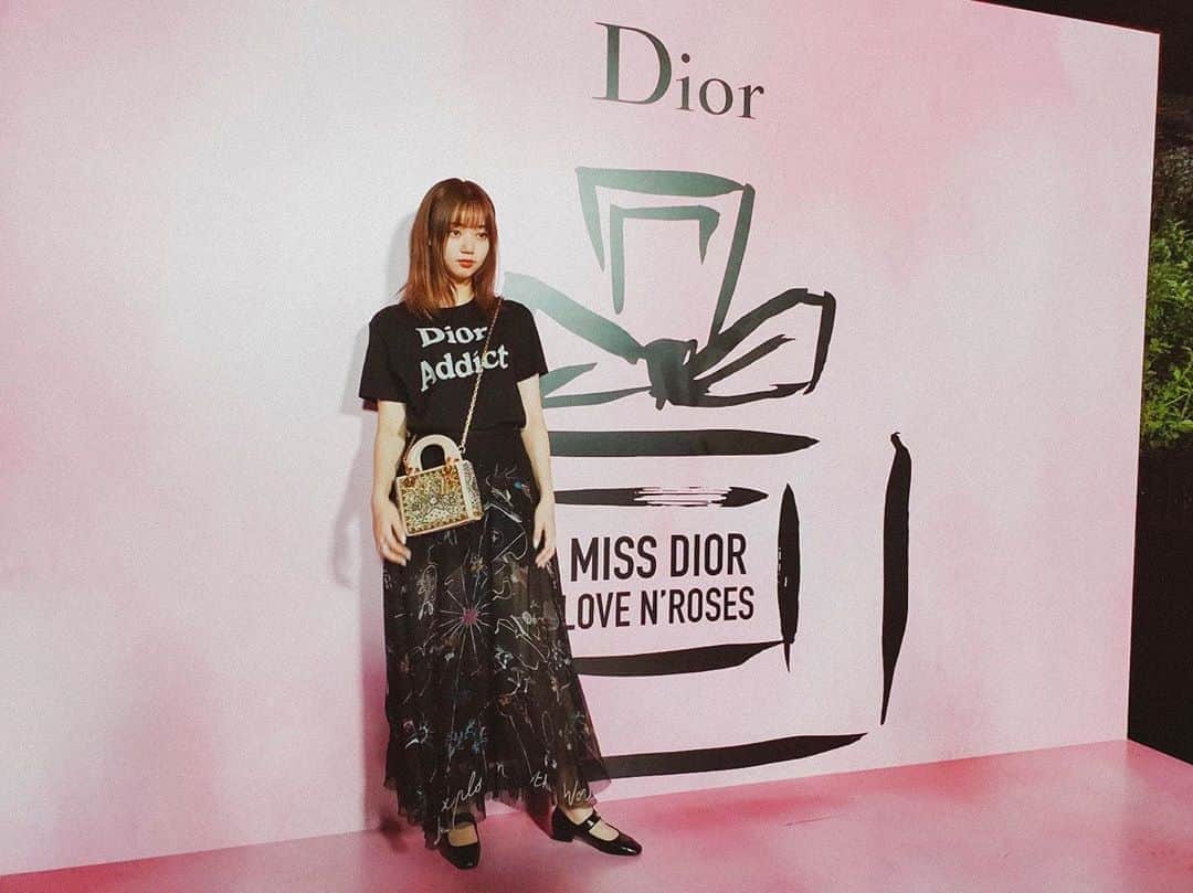 江野沢愛美さんのインスタグラム写真 - (江野沢愛美Instagram)「Dior. ステキなお洋服💘 綺麗なスカートもキラキラなバッグも可愛い、、 miss diorは女の子らしいお洋服が着たくなる香りだなぁっていつも思います。 #ミスディオール展覧会 #missdiorexhibition」6月6日 22時51分 - enosawa_manami