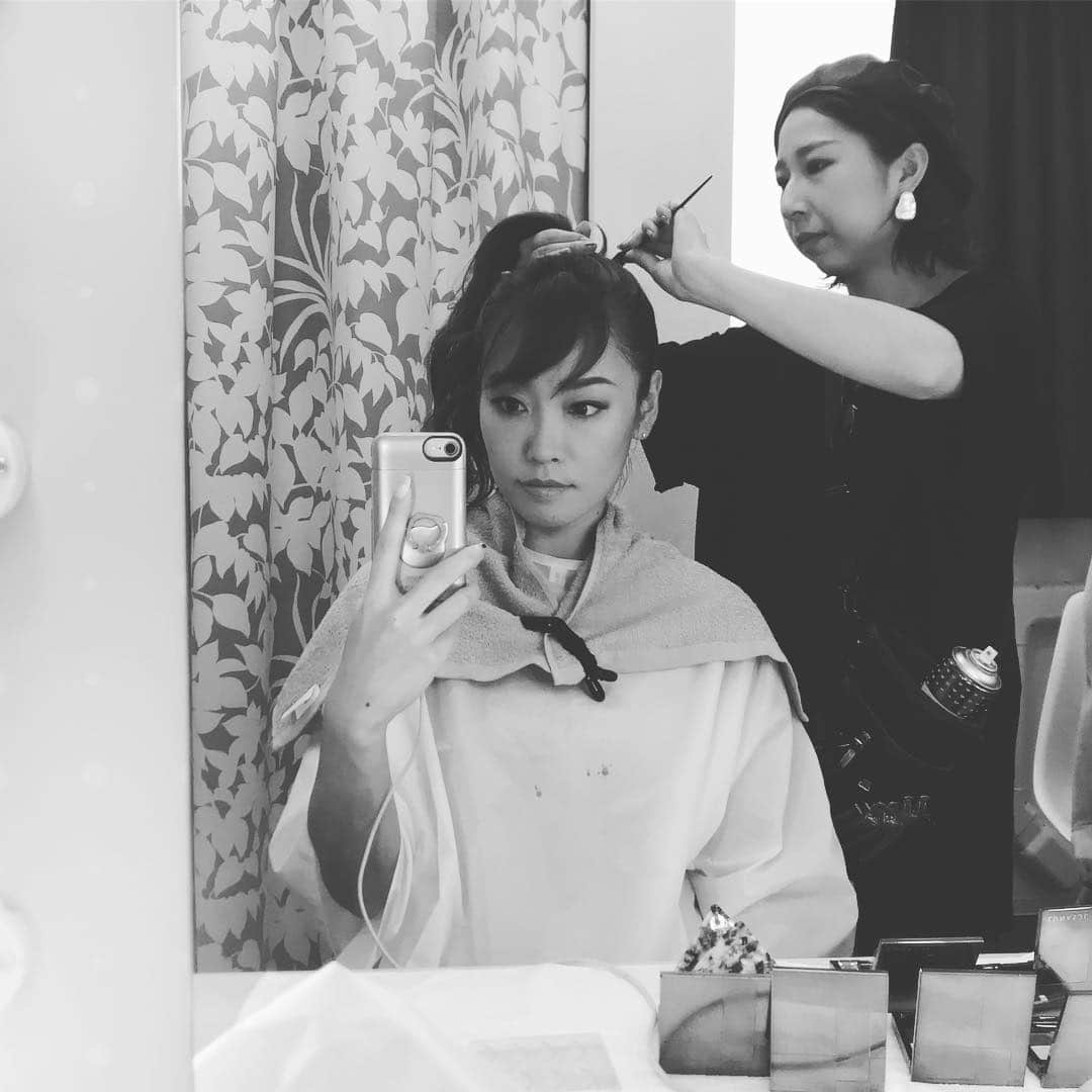 MAYUMIのインスタグラム：「@risa_k_t 初めてヘアーメイクしていただいたけども、、大好きな感じでした❤️ #thanksalot 今回もいい素材がとれたはず♪ #photography  #photo #hairmake #髪型  #shooting #japan #model #modeling」
