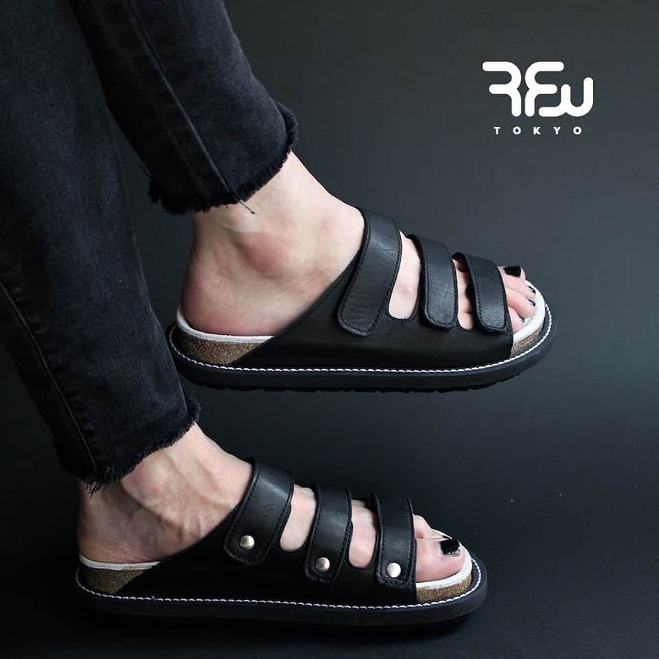 アールエフダブリューさんのインスタグラム写真 - (アールエフダブリューInstagram)「《RFW 2019SS》  PUFFIN 3 -Black- MADE IN JAPAN  ブラックレザーのストラップサンダル フットベッドはホワイトのスエード素材で しっかりと足にフィットします。  ソール周りのホワイトステッチも印象的です。  Black leather stripe sandal, White suede base for the foot bedding.  Design to securely hold your feet.  White stitch around the sole for the highlight.  www.rfwtokyo.com @rfwtokyo  #rfw #rfwtokyo #rhythmfootwear #sneaker #sneakers #kicks #instashoes #instakicks #sneakerhead #sneakerheads #nicekicks #sneakerfreak #kickstagram #2019ss #spring #summer #renewal #20th #aniversary #tokyo #rpm #rhythmprimarymarket #leather #sandal #puffin #newarrival」6月6日 23時03分 - rfwtokyo
