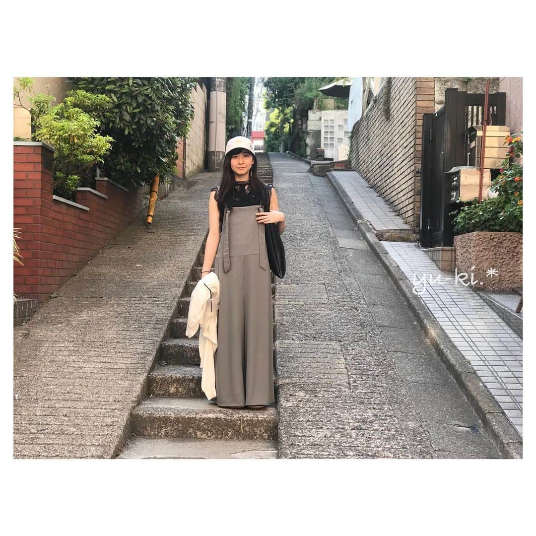 二見夕貴さんのインスタグラム写真 - (二見夕貴Instagram)「. 夏日の装い☺︎ . てろてろサロペットが 楽ちんなのに綺麗にキマるアイテム＊ . 代官山散歩中に見つけた気になる坂道◎ #fashion #coordinate #summer #salopette #soffitto #walk #daikanyama #slope #ファッション #サマーコーデ #サロペット #散歩 #代官山 #坂道」6月6日 23時08分 - yyyuki___