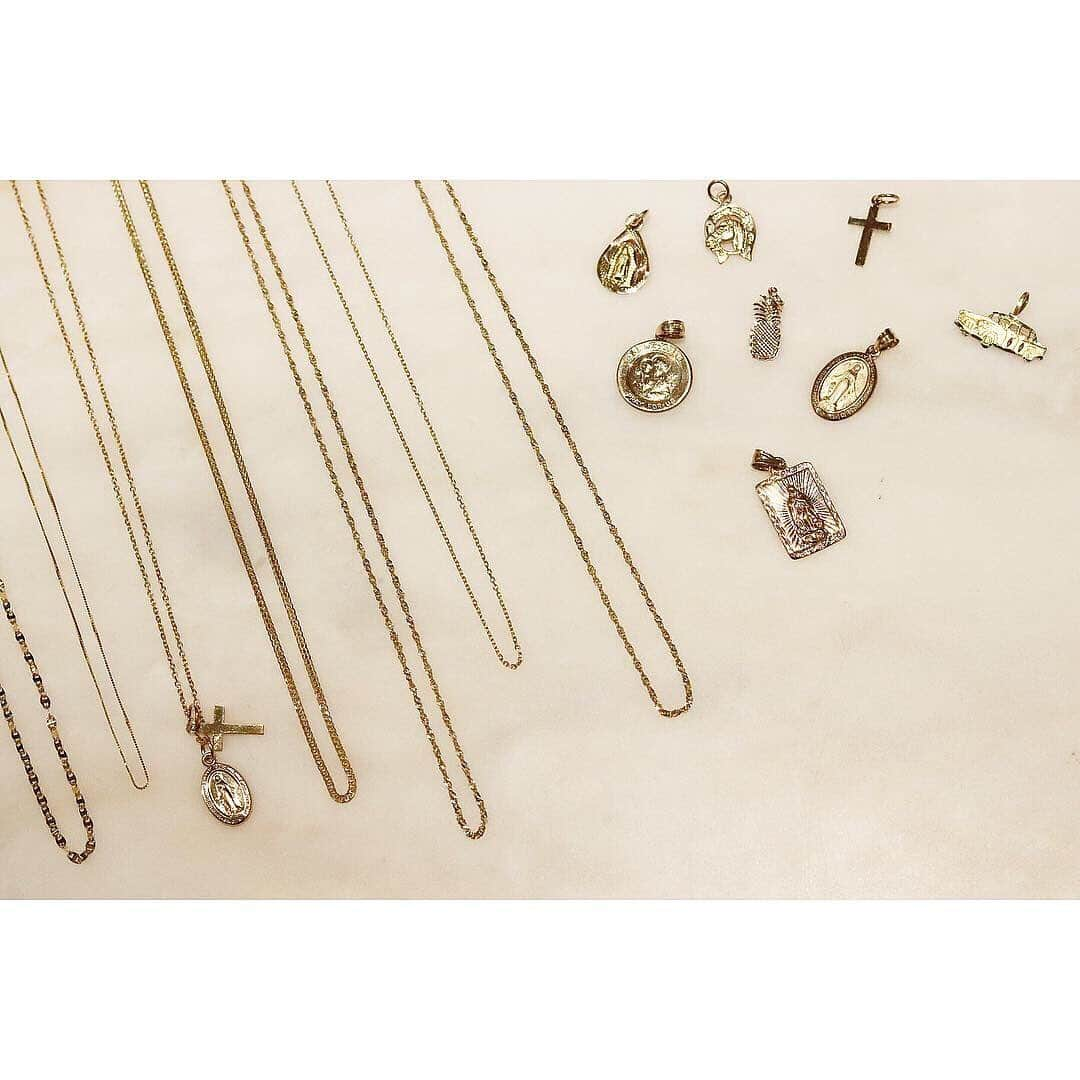 plageさんのインスタグラム写真 - (plageInstagram)「〝GOLD ACCESSORIES〟 6/7(fri.)ON SALE！ 今年の夏は華奢なアクセサリーに注目。 重ね付けにもおすすめの14Kソリッドゴールドのアクセサリーが入荷致します。 チェーンは14インチと16インチの長さをご用意。チャームは別売りのためお好きな組み合わせでカスタムも可能です。 ※代官山店、ルクアイーレ大阪店のみのお取り扱いです。数量限定入荷のため予めご了承ください。 ※チェーン/チャームの種類により価格が異なりますので、詳細につきましては各店舗へ直接お問い合わせください。(7/25追記)  #Plage #プラージュ #baycrews #fashion  #coordinate #14kgold」6月6日 23時10分 - plage_jp