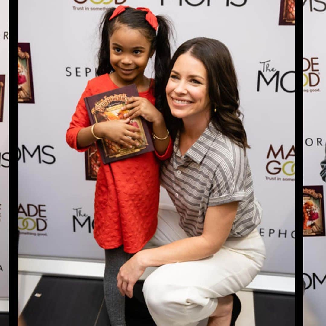 エヴァンジェリン・リリーさんのインスタグラム写真 - (エヴァンジェリン・リリーInstagram)「I felt SO much love from the kids and @themomsnetwork on Tuesday, I gotta do another book signing!  If you find yourself in or near #Toronto please come by @indigobayandbloor tonight for a 7pm #bookreading #qna and #booksigning!  Don’t forget to bring the kids!! (Ideal age: 6-10.  ALL kids, including kids at heart, welcome. 💚) #kids #kidatheart . @thesquickerwonkers @chaptersindigo @sephora @madegoodfoods  #indigofaves #selmathespoiled #thepreshow #TheDemiseofSelmatheSpoiled, #middlegradebooks, #middlegradefiction #middlegradefantasy, #kidsdbookswelove, #kidsbooks, #kidsbookshelf, #kidsbookreview, #kidsbooks, #kidsbookclub, #kidsbooksofinstagram #evangelinelilly」6月6日 23時11分 - evangelinelillyofficial