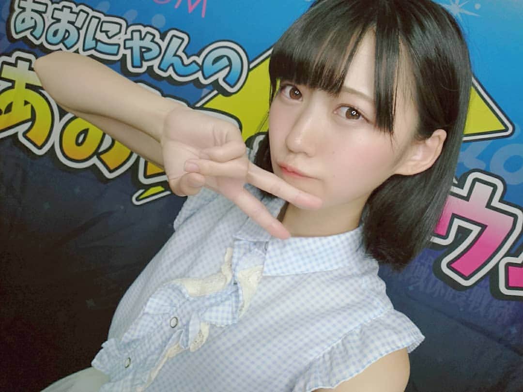 空野青空のインスタグラム：「今日は薄めにメイクしてみたの〜❣❣ どうだったかなぁ(≡⌒∀⌒≡)~？💭 . . . #あおべべ #SHOWROOM #あおにゃルウム #薄メイク #あおにゃん #空野青空 #髪伸ばし中 #ミディアムボブ #黒髪ミディアム #裸眼 #ノースリーブ #Japaneseidol #幸薄顔ちゃん #ぱっつん前髪 #黒髪ボブ #しまむら #マイメロ  #マイメロコラボ #ブラウス #ノースリーブブラウス」