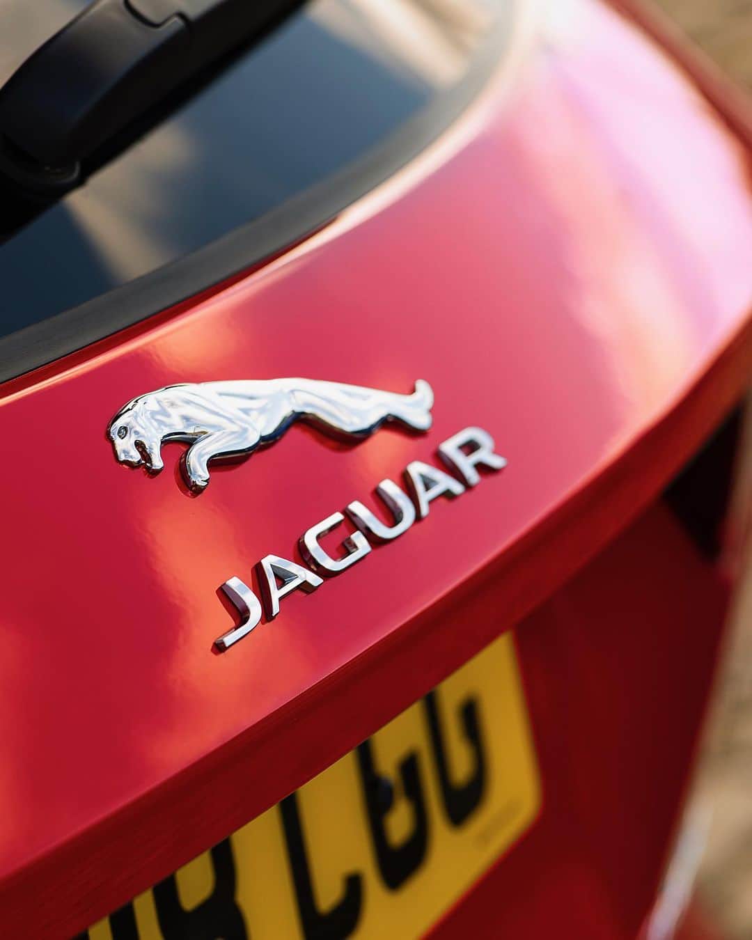 Jaguarさんのインスタグラム写真 - (JaguarInstagram)「Unrivalled design in every detail.  #JaguarJourneys #Jaguar #EPACE #AWD #Luxury #Compact #Performance #SUV #Design #InstaCar #CarsofInstagram #UK #Scotland」6月6日 23時23分 - jaguar