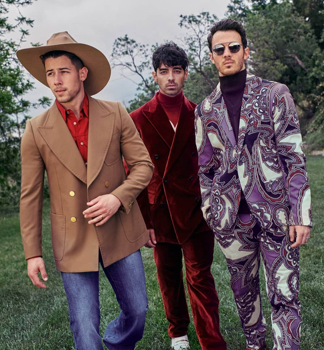 Harper's BAZAARさんのインスタグラム写真 - (Harper's BAZAARInstagram)「The @jonasbrothers may have grown up, but you’re still going to want to hang all these pics on your bedroom wall. Link in bio to the full Men’s BAZAAR.com digital cover story.  Photographer: @ericraydavidson Profile: #JasonGay  Fashion Director: @kerrypieri Stylist: @avoyermagyan Groomer: @mnmachado Bookings: @whatisnojan  Executive director: @joyann_king」6月6日 23時26分 - harpersbazaarus