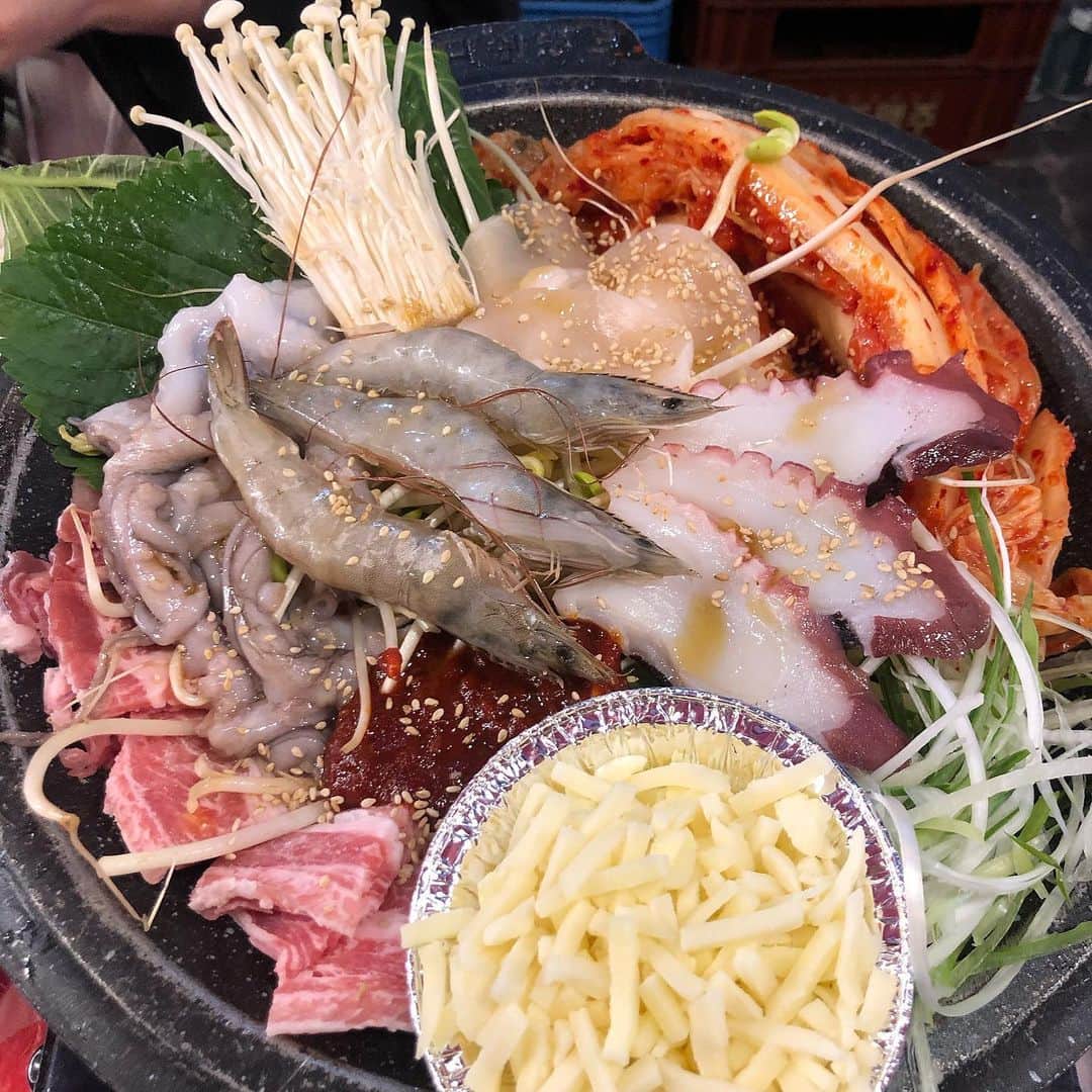 ハン・アルムソンイさんのインスタグラム写真 - (ハン・アルムソンイInstagram)「살이 안찌는게 이상하쥐 .. 꽈리꼬추에 흑돼지 싸서 먹은거 아주 맛이 조았어..」6月6日 23時27分 - areumsongee