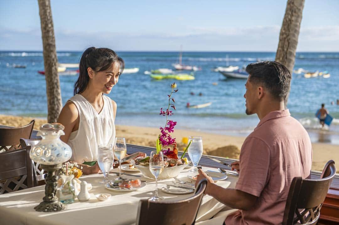 卜部弘嵩さんのインスタグラム写真 - (卜部弘嵩Instagram)「Michel’s Dinner🍴 @takahashiyu.official  @michelshawaii  @kahala_resort  @watabewedding #hawaii #wedding #hawaiiwedding #高橋ユウ #卜部弘嵩 #結婚式 #ハワイ挙式 #カハラホテル #ワタベウェディング #weddingdress #ウェディングドレス #tuxedo #タキシード #kahalahotel #watabewedding #resortwedding #yu_weddings #aloha #mahalo #honolulu #🌺 #卜部夫婦」6月6日 23時32分 - hirotakaurabe