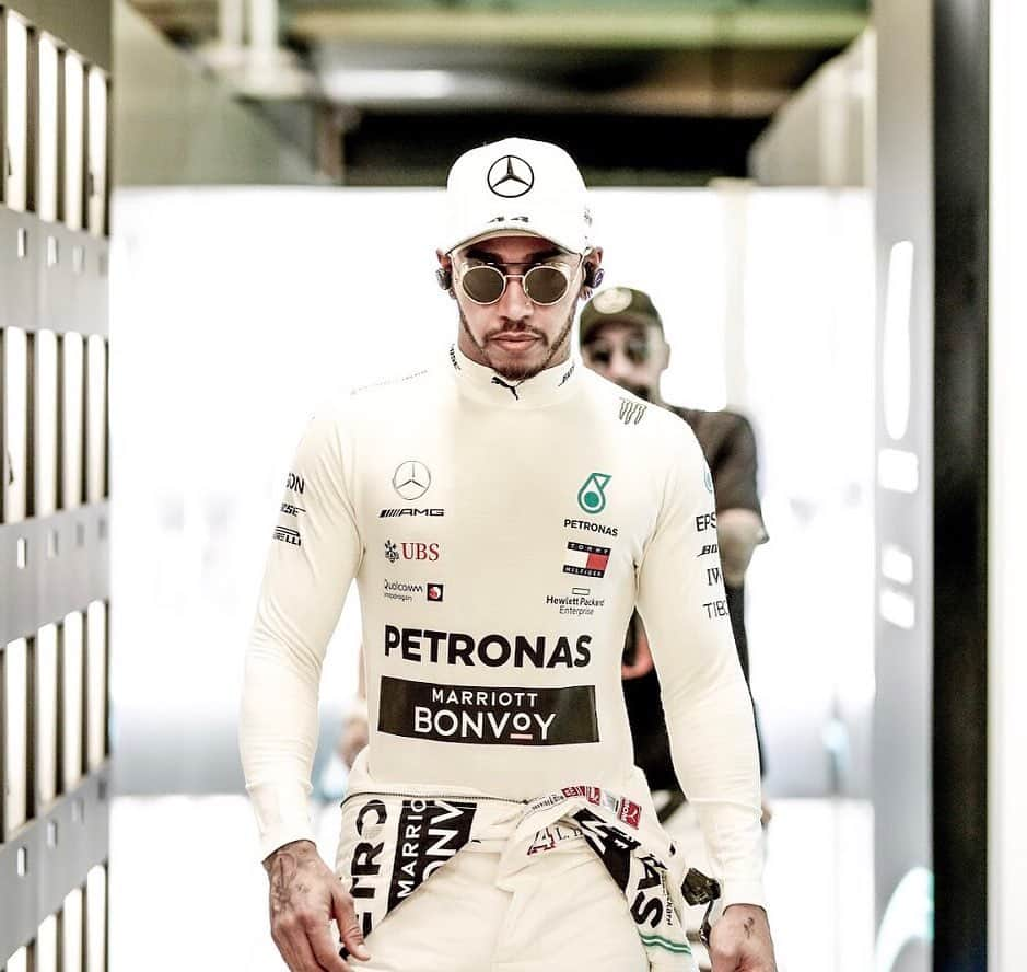 リッツ・カールトンさんのインスタグラム写真 - (リッツ・カールトンInstagram)「Race weekend in #Montreal is here, and we are excited to announce we are the Official Hotel Partner for @MercedesAMGF1. Follow our stories all weekend long for an exclusive look at the city as it comes to life when Canada's biggest sporting event comes to town. ⁣ ⁣ #Mercedes #AMG #MercedesAMG #Benz #teamPETRONAS #PETRONASmotorsports #RaceWeekend #Race #Racing #Canada #Montréal #LewisHamilton #ValtteriBottas #RCPartner」6月6日 23時34分 - ritzcarlton