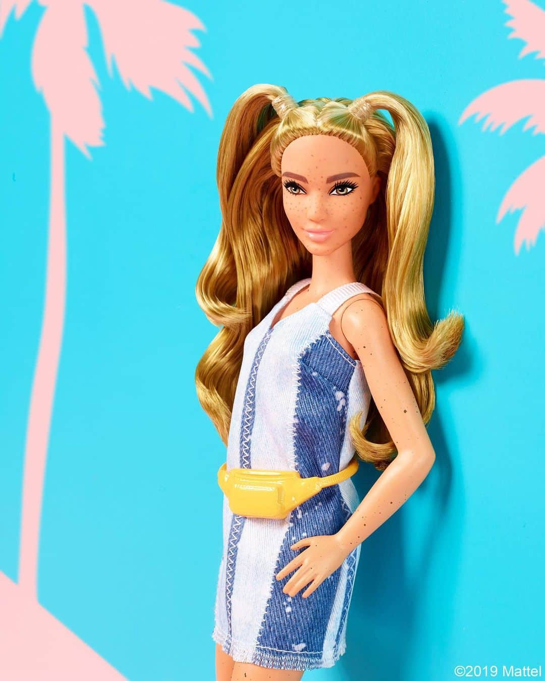 バービーさんのインスタグラム写真 - (バービーInstagram)「Everything’s fine with a bit of sunshine! ☀️ #Barbie #Fashionistas」6月6日 23時34分 - barbie