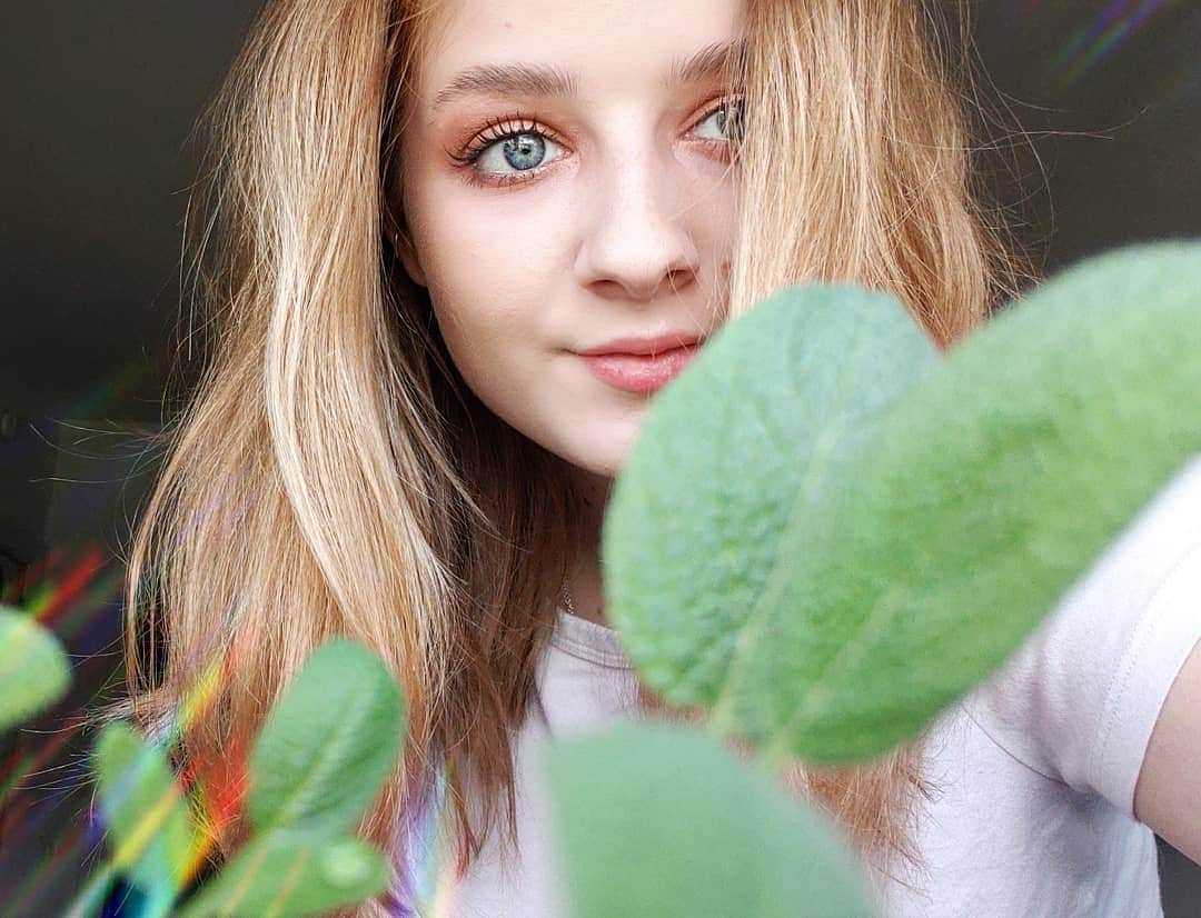 ジャッキー・エヴァンコさんのインスタグラム写真 - (ジャッキー・エヴァンコInstagram)「Lil bits of rainbow in my personal green house today! #pridemonth #beyou #lovewins」6月6日 23時37分 - officialjackieevancho