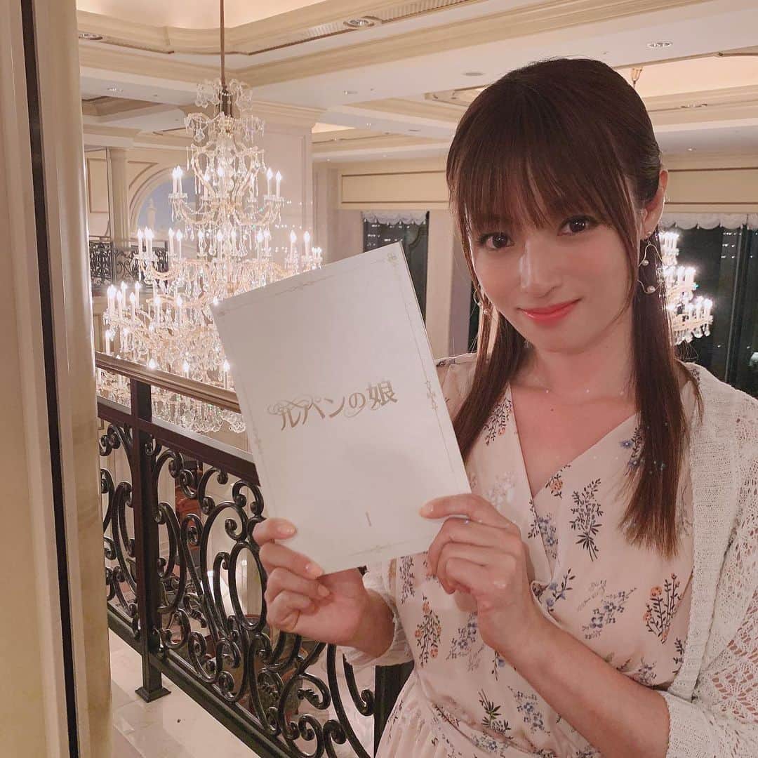 深田恭子のインスタグラム：「気がついたら6月、今日から梅雨入りしたみたいですね🥺☔️ 私は7月スタートのフジテレビ木曜ドラマ「ルパンの娘」にクランクインしています🎩毎日、刺激的なシーンの連続でわくわくしながら撮影させていただいています🌈泥棒一家に生まれてしまったことに葛藤しながらも夜になると泥棒スーツ？を着て街に繰り出すのです🐾泥棒一家に生まれたら確かに葛藤していまいますね....🤔💦私の苦手なアクションもあるみたいですどうしよう😣💦 #ルパンの娘 #令和元年7月期 #皆様の葛藤ってありますか #私は美味しいものが好き #我慢できないっっっ #kyokofukada」