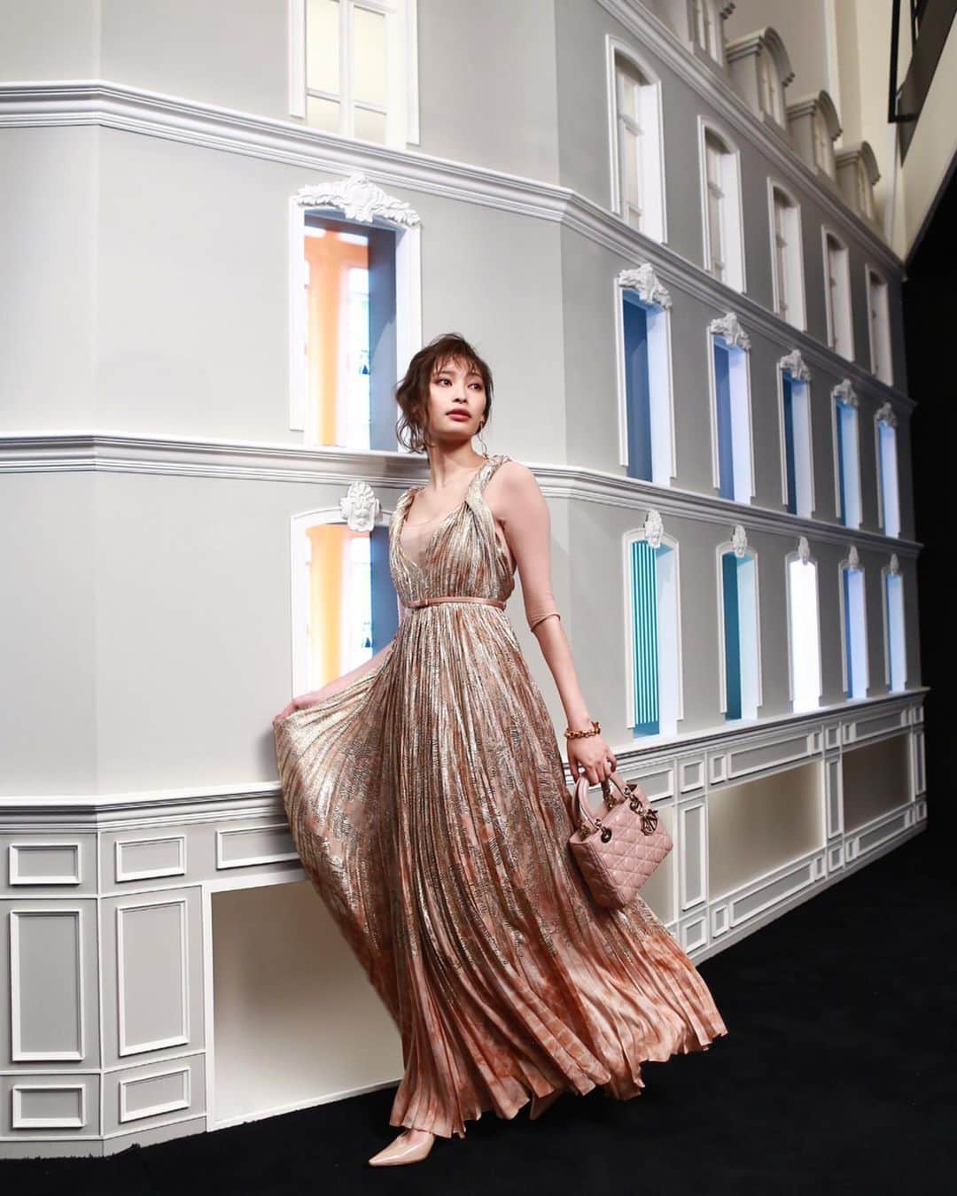 大政絢さんのインスタグラム写真 - (大政絢Instagram)「Diorの世界観にうっとり✨ 今日から一般公開なので皆様も是非 #ミスディオール#ミスディオール展覧会#MISSDIOREXHIBITION」6月7日 9時05分 - aya_omasa_official