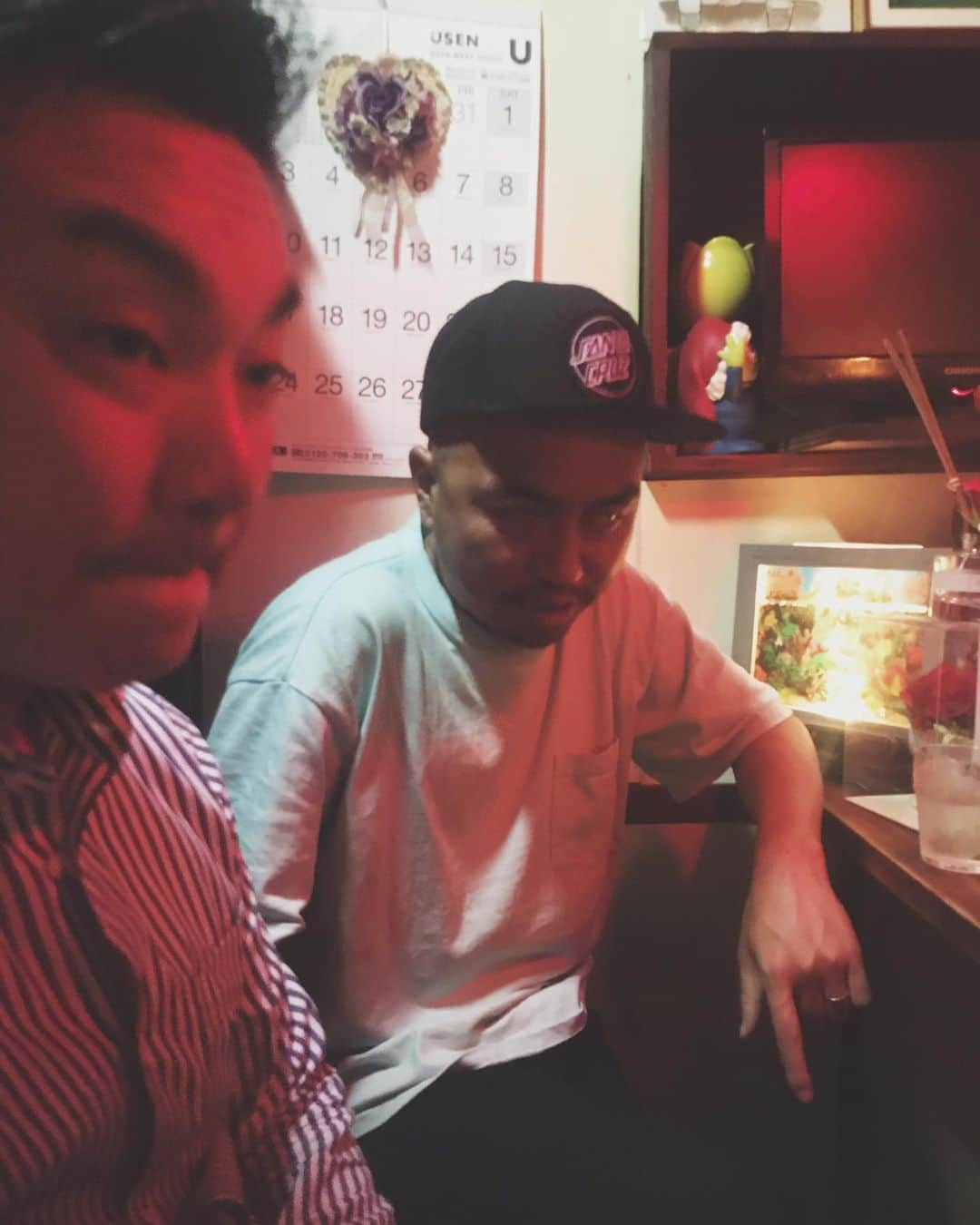 柏木作夢さんのインスタグラム写真 - (柏木作夢Instagram)「He gotta drink. made a super cool time.  #friends #photooftheday #instapic #nightbar #shinjuku #kabukicho #tokyo #retro #mood #darkness #instamood #instagood #fever #goodtimes #歌舞伎町 #ゴールデン街 #新宿 #パパ会 #作夢の酒場放浪紀」6月7日 9時06分 - samukashiwagi