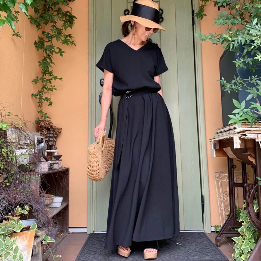 ukkyonkyonさんのインスタグラム写真 - (ukkyonkyonInstagram)「#ヘビロテ  中の  @titivatejp  #ベルト付きvネックロングワンピース  #  この ウエストの絞ったのが着痩せするポイント👍👗😝 #  スタイル良く見えるワンピです😊👗🎀 #  #titivate #ティティベイト #titivatestyle #ootd #outfit #code #coordinate #style #プチプラ #プチプラコーデ #今日の服 #今日のコーデ #ママコーデ #スカートコーデ #シンプルコーデ #夏コーデ #通販 #きょコ #いつコ #スカート #ママスタイル #fashion #fashionista」6月7日 9時08分 - ukkyonkyon