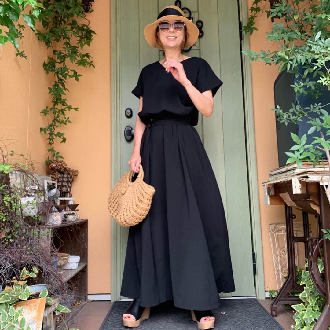 ukkyonkyonさんのインスタグラム写真 - (ukkyonkyonInstagram)「#ヘビロテ  中の  @titivatejp  #ベルト付きvネックロングワンピース  #  この ウエストの絞ったのが着痩せするポイント👍👗😝 #  スタイル良く見えるワンピです😊👗🎀 #  #titivate #ティティベイト #titivatestyle #ootd #outfit #code #coordinate #style #プチプラ #プチプラコーデ #今日の服 #今日のコーデ #ママコーデ #スカートコーデ #シンプルコーデ #夏コーデ #通販 #きょコ #いつコ #スカート #ママスタイル #fashion #fashionista」6月7日 9時08分 - ukkyonkyon
