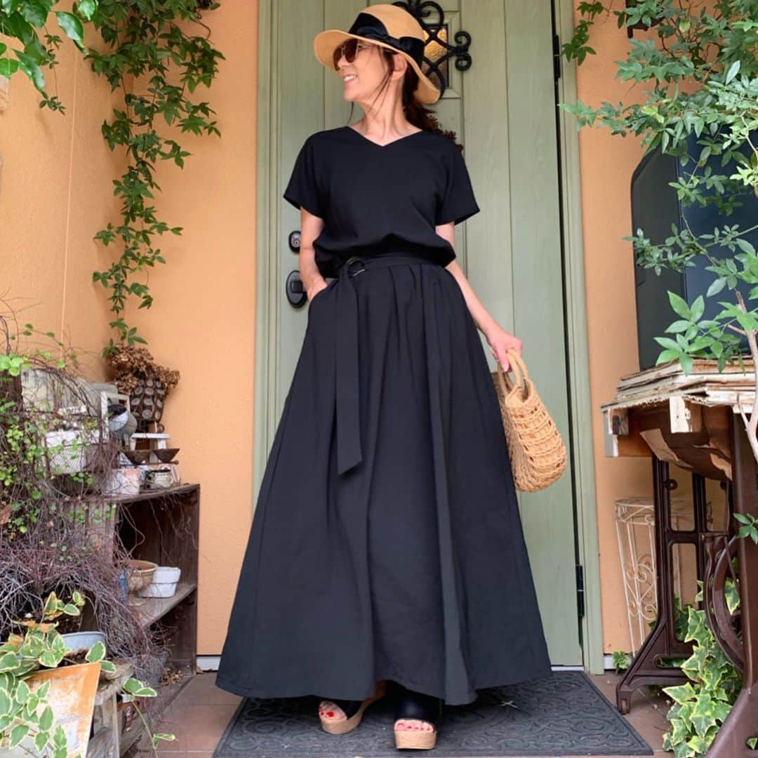 ukkyonkyonさんのインスタグラム写真 - (ukkyonkyonInstagram)「#ヘビロテ  中の  @titivatejp  #ベルト付きvネックロングワンピース  #  この ウエストの絞ったのが着痩せするポイント👍👗😝 #  スタイル良く見えるワンピです😊👗🎀 #  #titivate #ティティベイト #titivatestyle #ootd #outfit #code #coordinate #style #プチプラ #プチプラコーデ #今日の服 #今日のコーデ #ママコーデ #スカートコーデ #シンプルコーデ #夏コーデ #通販 #きょコ #いつコ #スカート #ママスタイル #fashion #fashionista」6月7日 9時08分 - ukkyonkyon