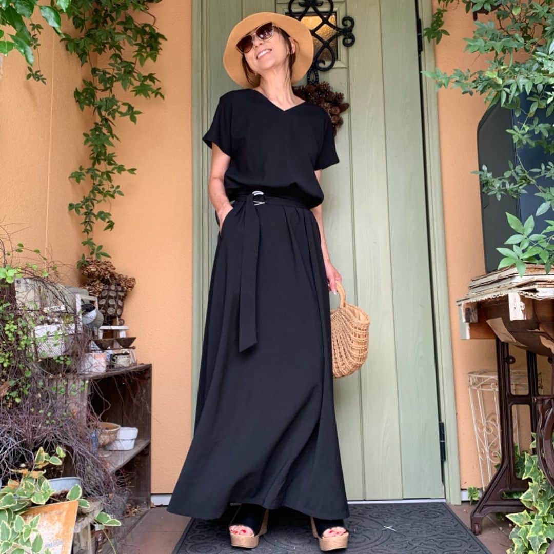 ukkyonkyonさんのインスタグラム写真 - (ukkyonkyonInstagram)「#ヘビロテ  中の  @titivatejp  #ベルト付きvネックロングワンピース  #  この ウエストの絞ったのが着痩せするポイント👍👗😝 #  スタイル良く見えるワンピです😊👗🎀 #  #titivate #ティティベイト #titivatestyle #ootd #outfit #code #coordinate #style #プチプラ #プチプラコーデ #今日の服 #今日のコーデ #ママコーデ #スカートコーデ #シンプルコーデ #夏コーデ #通販 #きょコ #いつコ #スカート #ママスタイル #fashion #fashionista」6月7日 9時08分 - ukkyonkyon