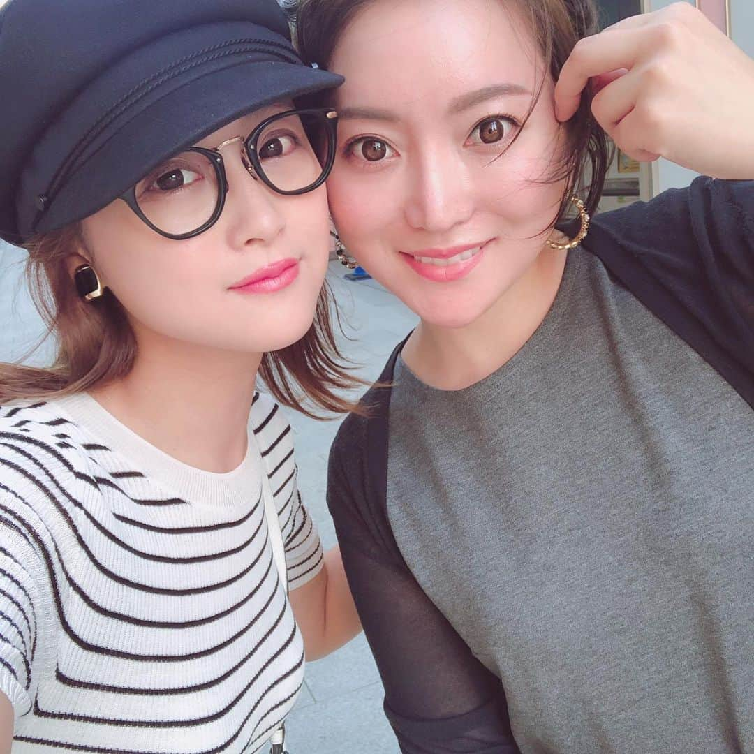 鈴木奈々さんのインスタグラム写真 - (鈴木奈々Instagram)「昨日は加藤あやなちゃんと、 加トちゃんさんの舞台を、 観に行きました(^-^)♡♡♡ めちゃめちゃ笑いました！！ 心の底から笑いましたー！！！ ドリフターズのメンバー、 加トちゃんと、 高木ブーさんと、 仲本工事さんが３人で、 「いい湯だな」を歌ってくれました！！ 大好きな歌なので、 生で聴けてすごく嬉しかったです♡♡♡ 「ババンバ バン バン バン♪」 一緒に歌いましたー(^-^)！！！ 最高でしたー(^_−)−☆ 加トちゃんさん、あやなちゃん、 いつもありがとうございます♡♡♡ #加トちゃん  #ドリフターズ #こぶ茶バンド  #舞台 #最高でした #沢山笑った #ありがとうございました」6月7日 9時14分 - nana_suzuki79