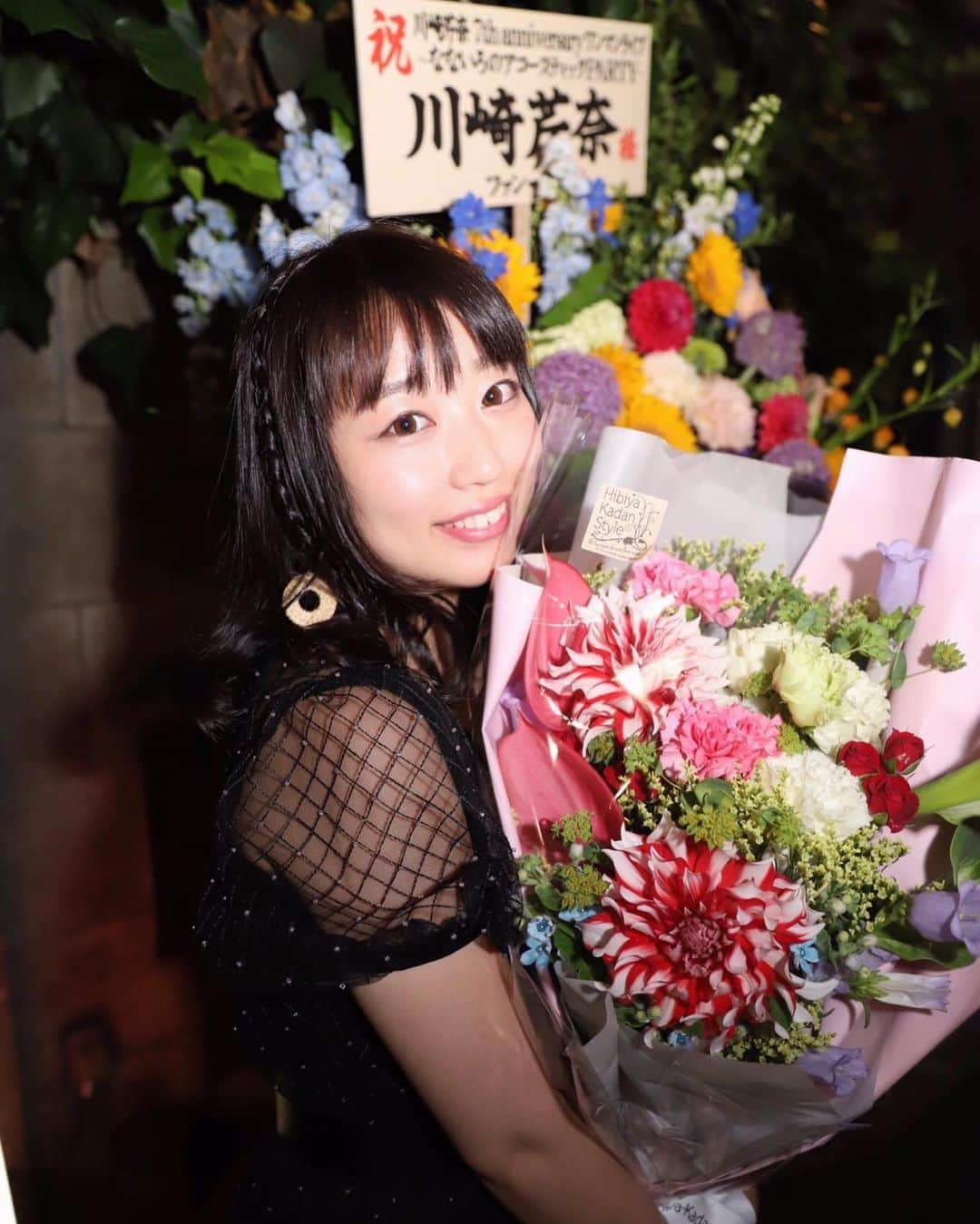 川崎芹奈さんのインスタグラム写真 - (川崎芹奈Instagram)「2019年5月31日(金) 川崎芹奈7th anniversaryワンマンライブ〜なないろのアコースティックPARTY♡〜 ありがとうございました♡ 満員御礼、たくさんの人に来ていただいて7年間の重みとみんなの暖かさを感じることができました。ゲストには大好きで尊敬する後輩のKOTOちゃんが来てくれたり、同志のともろんがメッセージを読んでくれたり、メンバーが観に来てくれたり、今までのわたしがぎゅっと詰まった、芸能活動を続けてきて良かったと心から思える時間でした。大きな１つの節目になりました。ぽんこつで本当になにも、なに１つできなかったわたしが、自分で作詞作曲をしたオリジナル曲を歌えるまでになりました。それは技術の問題だけでなく、常に近くで大事にわたしを見てくれたみんながいたからです。まっすぐに人間として成長してこれました。  まだまだやりたい事がたくさんあります。ひとつひとつ叶えていきたい！  応援してる時間に、期間なんて関係なくて、7年の中で少しでも川崎芹奈を好きになって、想ってくれたみんなのおかげで今があるんです。 だから、本当にありがとう😭♡ これからもずっと見守ってくれたら嬉しいです。 その分みんなの人生をしっかり色づけていきたいなぁって思ってるよ🌸  8年目もよろしくお願いします✨ -セットリスト-  青い春 流星にのって MC 瑠璃色の地球 withKOTOちゃん 渋谷セレナーデ 雨の道玄坂 I'llprayforyou ギザギザのロンリナイ(KOTO) プラトニックプラネット(KOTO) たんぽぽの僕は(KOTOちゃんとコラボ) MC 目黒川(お披露目のオリジナル) グッバイ、ブルー 二人 MC 22世紀 バラ色の日々 ヤングスナック芹奈へようこそ アンコール おまもり(ママへのオリジナル曲) サイボーグ」6月7日 9時29分 - serina_yss