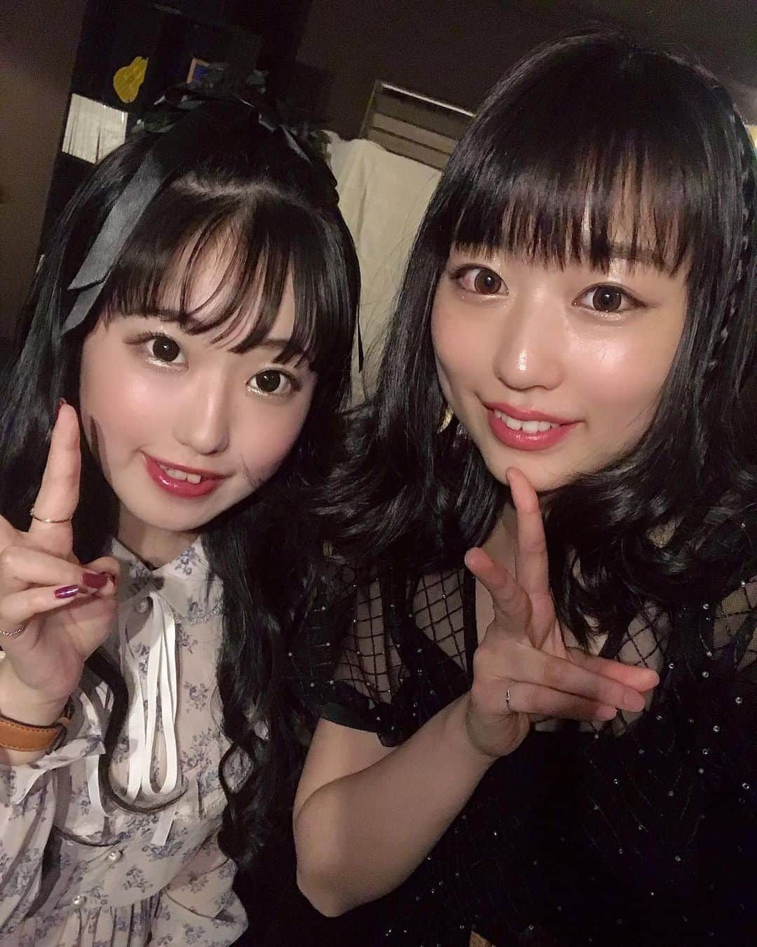 川崎芹奈さんのインスタグラム写真 - (川崎芹奈Instagram)「2019年5月31日(金) 川崎芹奈7th anniversaryワンマンライブ〜なないろのアコースティックPARTY♡〜 ありがとうございました♡ 満員御礼、たくさんの人に来ていただいて7年間の重みとみんなの暖かさを感じることができました。ゲストには大好きで尊敬する後輩のKOTOちゃんが来てくれたり、同志のともろんがメッセージを読んでくれたり、メンバーが観に来てくれたり、今までのわたしがぎゅっと詰まった、芸能活動を続けてきて良かったと心から思える時間でした。大きな１つの節目になりました。ぽんこつで本当になにも、なに１つできなかったわたしが、自分で作詞作曲をしたオリジナル曲を歌えるまでになりました。それは技術の問題だけでなく、常に近くで大事にわたしを見てくれたみんながいたからです。まっすぐに人間として成長してこれました。  まだまだやりたい事がたくさんあります。ひとつひとつ叶えていきたい！  応援してる時間に、期間なんて関係なくて、7年の中で少しでも川崎芹奈を好きになって、想ってくれたみんなのおかげで今があるんです。 だから、本当にありがとう😭♡ これからもずっと見守ってくれたら嬉しいです。 その分みんなの人生をしっかり色づけていきたいなぁって思ってるよ🌸  8年目もよろしくお願いします✨ -セットリスト-  青い春 流星にのって MC 瑠璃色の地球 withKOTOちゃん 渋谷セレナーデ 雨の道玄坂 I'llprayforyou ギザギザのロンリナイ(KOTO) プラトニックプラネット(KOTO) たんぽぽの僕は(KOTOちゃんとコラボ) MC 目黒川(お披露目のオリジナル) グッバイ、ブルー 二人 MC 22世紀 バラ色の日々 ヤングスナック芹奈へようこそ アンコール おまもり(ママへのオリジナル曲) サイボーグ」6月7日 9時29分 - serina_yss