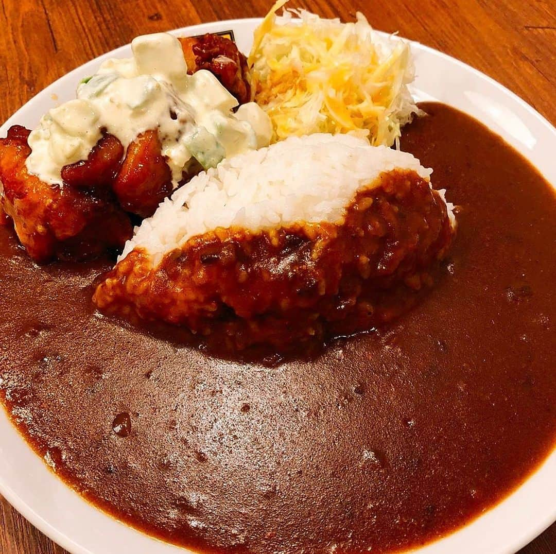 チキン南蛮カレーのルウ王子さんのインスタグラム写真 - (チキン南蛮カレーのルウ王子Instagram)「おはカレー！今週は〆切が重なって徹夜続きですが華麗パワーでナンとか間に合いそう！！てげうまカレーを食べて頑張ルウぞー！写真はチキン南蛮カレーのアボカドタルウタルウ！では本日もカレー倶楽部ルウ全店舗華麗によルウしく！ ★ ★ #チキン南蛮カレー #アボカド #難波 #カレー倶楽部ルウ #相互フォロー#フォロバ#まかない #宮崎 #都城 #福岡  #渡辺通り#大阪 #飯テロ #鹿児島 #熊本 #大阪駅 #京都 #清水寺 #大阪カレー #スパイスカレー #梅田 #守口 #宮崎ランチ  #大阪駅前第3ビル #大阪ランチ #いいねした人で気になった人フォロー #カレー好きな人と繋がりたい #カレー #二年坂」6月7日 9時31分 - currynoprince