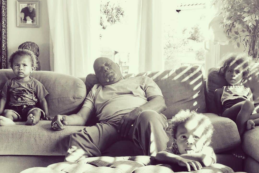 ロックモンド・ダンバーのインスタグラム：「My kids are Undefeated!!! PaPa  0 - Grandkids 11. 💪🏾❤️👍🏾」