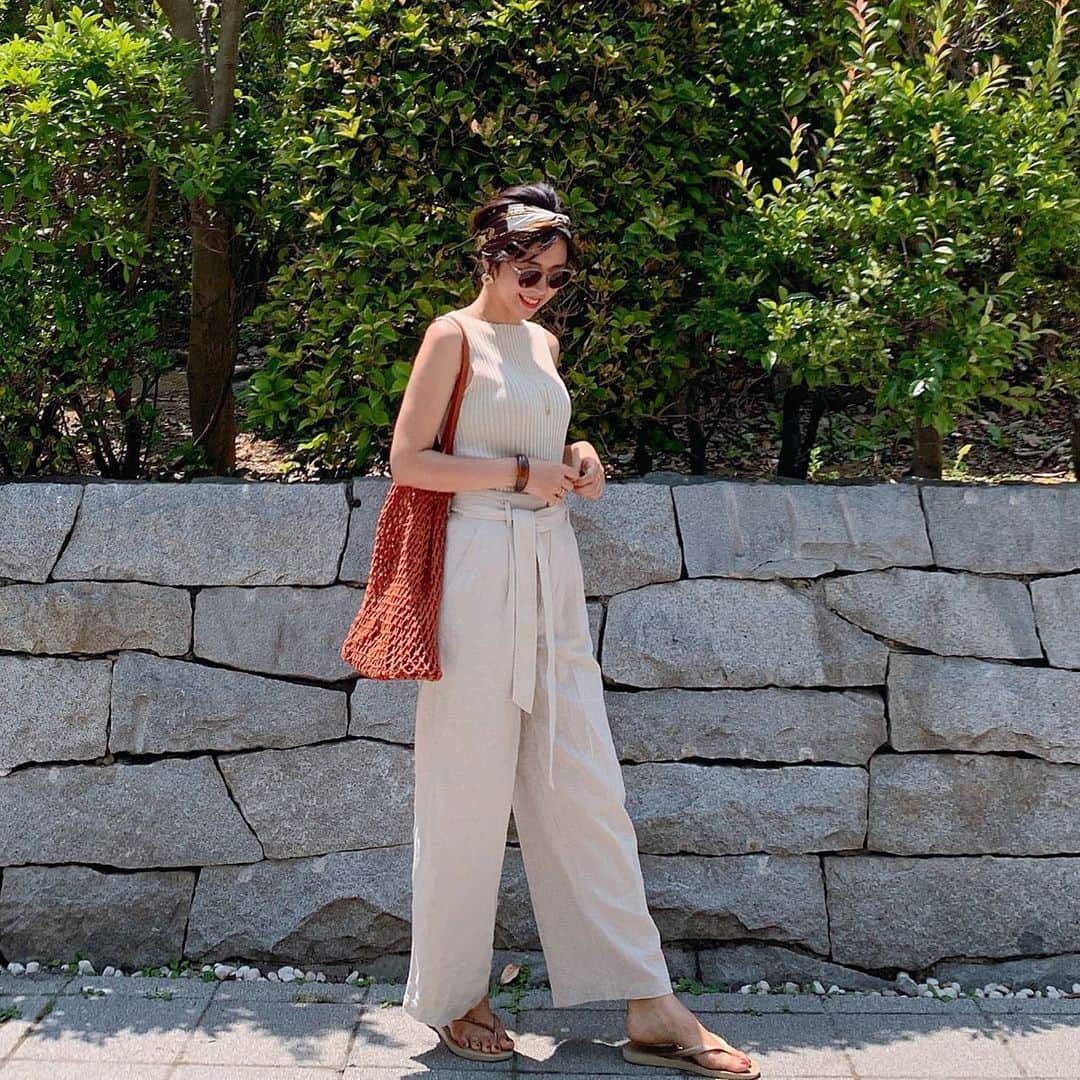 Sayakaのインスタグラム：「* 真夏日だった昨日は ベージュのワントーンコーデ🌞 * * * #fashion #outfit #coordinate #ootd #simple #basic #casual #todayful #uniqlo #zara #havaianas #sayakascoordinate #今日の服 #コーディネート #コーデ #シンプル #シンプルコーデ #トゥデイフル #ユニクロ #ワイドパンツ #ザラ #ハワイアナス #ワントーンコーデ #ベージュコーデ」
