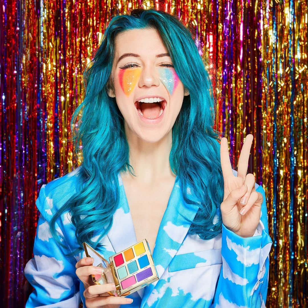 Tarte Cosmeticsさんのインスタグラム写真 - (Tarte CosmeticsInstagram)「@jessiepaege vibin' with all the vibrant shades from our NEW #jessiepaegextarte let it rain-bow eye set! 🌈 💖 This colorful set is NOW AVAILABLE @Sephora stores! #NewAtSephora #tartepride #rethinknatural #naturalartistry」6月7日 10時00分 - tartecosmetics