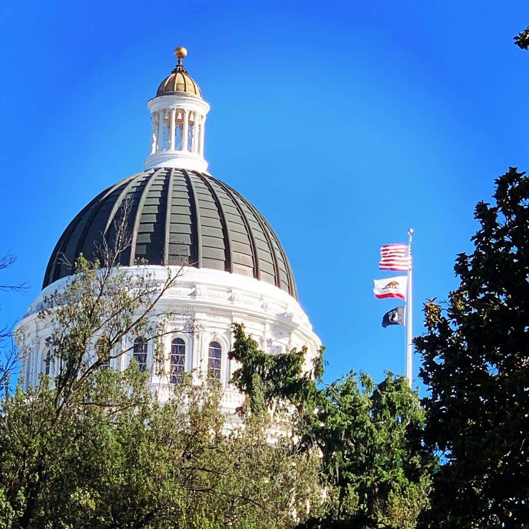 ヴィクター・ウッテンのインスタグラム：「Sacramento. My old (young) stomping grounds.」
