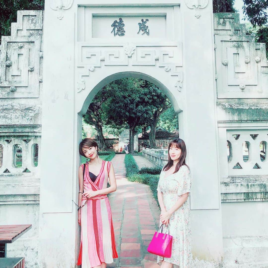 渡辺由布子さんのインスタグラム写真 - (渡辺由布子Instagram)「🇻🇳 ・ Xin chào again, #Vietnam ✈︎ ＿＿＿＿＿＿＿＿＿＿＿＿ 半年ぶりに#ベトナム に来ています。  ボス(当時妊娠6ヶ月)独身最後の#バチェロレッテ 旅行以来ですが、わずか半年とは思えないくらい、彼女はもちろん生活が大きく変化して、私自身も想像もしていなかった出来事が多々あり。 順風満帆なようで、思い通りにいかないことも泣きたくなることも山ほどあるけれど、その分些細なことに喜びや幸せを感じられたりして、やっぱり人生って山あり谷あり、七転八起、おもしろいもんだなぁ、と噛み締めている今日この頃。 #LifeisJourney ・  当時を懐かしく思い出しつつ写真が掲載しきれていなかったので、#TBT : #ハノイ 📸  P.S. @yuko.shoji 子育て落ち着いたらまた海外旅行行きましょう♡  #ももちゃん  #newbornbaby  #babygirl  #boss  #pregnant  #bachelorette  #girlstrip  #xinchao  #viet  #psy #yogainstructor  #yoga ＿＿＿＿＿＿＿＿＿＿＿＿＿＿＿＿＿＿＿＿＿＿＿ 📍 #Hanoi #Vietnam #🇻🇳」6月7日 10時06分 - watanabe_yuko