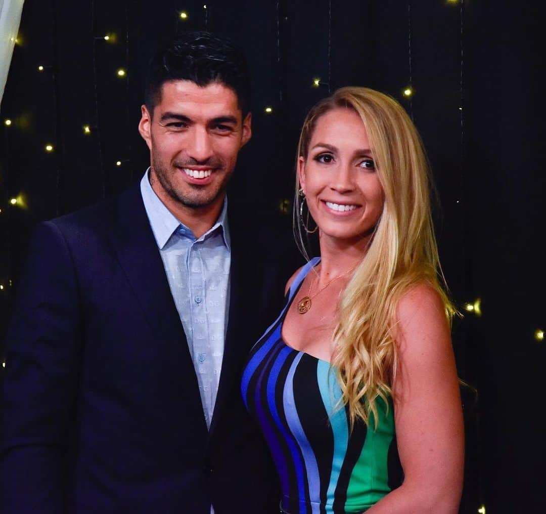 ソフィア・バルビのインスタグラム：「❤️❤️ @luissuarez9 #fundacionceleste」