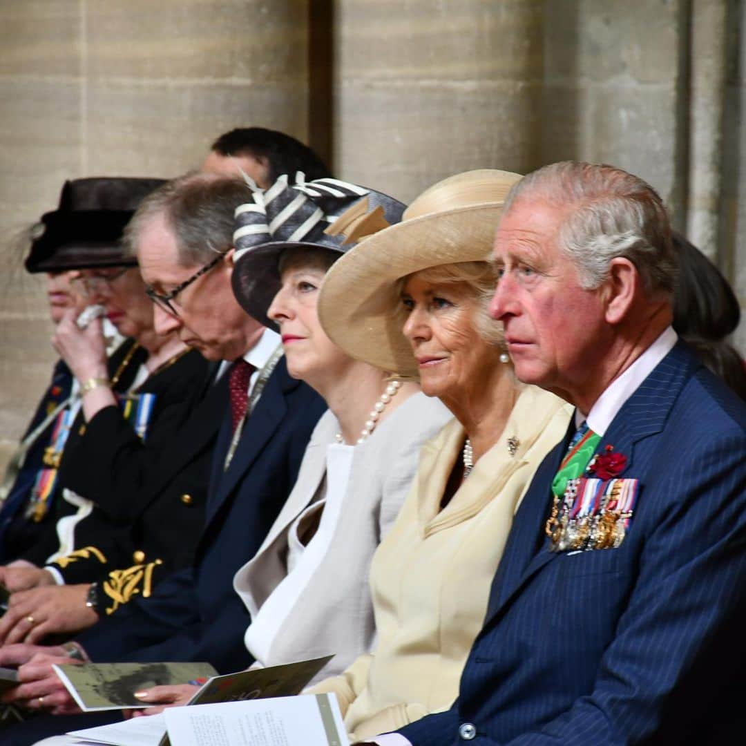 クラレンス邸さんのインスタグラム写真 - (クラレンス邸Instagram)「Today, The Prince of Wales and The Duchess of Cornwall attended engagements in Normandy to commemorate #DDay75. On 6th June 1944, allied forces landed on the beaches in Normandy, launching one of the largest military operations in history. To begin, Their Royal Highnesses attended the @royalbritishlegion Service of Remembrance at Bayeux Cathedral. Following this, The Prince and The Duchess attended the British Legion Service of Remembrance at @commonwealthwargraves in Bayeux, where His Royal Highness laid the first wreath at the Cross of Sacrifice. #DDay75」6月7日 1時38分 - clarencehouse