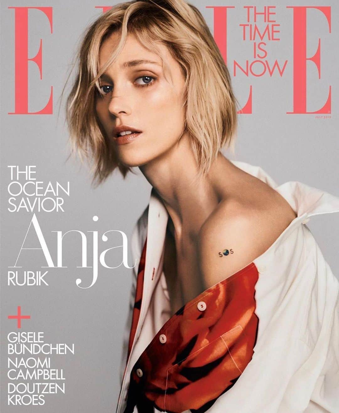 アニヤ・ルービックさんのインスタグラム写真 - (アニヤ・ルービックInstagram)「I feel so honored to be hosting the cover of @elleusa with such incredible women; @gisele @doutzen and @naomi  who are brave enough to use their platform and fight for our planet.  Let’s not forget that fashion is the industry that drives movements faster than any other in the word and we can use that power to make change! We as the industry need to fundamentally change our relationship with the planet. Today we are at a turning point! We have managed to change the OCEANS at a faster rate than at any other time during its existence. We have used it as our backyard dump for centuries, overfished from it, killed its wildlife, raised it’s temperature and acidity killing it’s coral and bio diversity. All is not lost! Let’s start shaping the future and let’s remember! No Ocean no life ! No Ocean - No oxygen for us to breath with! . . @parley.tv #ocean #parley #elleusa #giesel #doutzen #naomicampbell #wildlifeconservation #safeouroceans #anjarubik #sharks #sos」6月7日 1時39分 - anja_rubik